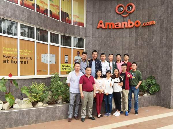 　　肯尼亚当地时间5月29日，由Amanbo聚焦非洲跨境电商平台组织的“掘金肯尼亚之旅”商务考察团在结束了为期8天的肯尼亚商务考察行程后，踏上了回国的飞机。与21日飞往内罗毕时的憧憬与忐忑形成鲜明对比，考察团成员多了一份对于开拓非洲市场的信心，笑颜中是手里已经或即将签下的订单。  　　5月22日，考察团成员抵达内罗毕并参观了市区。23日参观了Amanbo肯尼亚运营中心和展厅，并与当地进出口商举行座谈会，初步了解肯尼亚国情及肯尼亚市场。随后，考察团成员分别和Amanbo相应行业的业务员进行对接，并前往当地的各大对口批发市场参观考察，并和部分进口商达成了初步合作意向，令考察团大受鼓舞。  　　24日，Amanbo与KNCCI联合举办的中肯进出口商双向供需交流论坛，吸引了当地进出口商代表100余人参加。凭借KNCCI在肯尼亚的影响力，本次论坛为考察团成员提供了一个与当地众多优质进出口商进行一对一精准合作洽谈的机会。  　　论坛结束后的2天，“掘金肯尼亚之旅”考察团成员们分头走访了当地对应的批发市场、拜访意向客户。2天里，考察团成员们有的与当地进口商现场确认了采购订单，有的和当地行业协会达成了合作，有的与大型国企驻肯尼亚机构建立了合作关系，有的准备回国后立即寄样过去给当地进口商试销……  　　几天的紧张考察和洽谈后，27日，考察团成员来到著名的恩波塞利国家公园，在乞力马扎罗山下感受野生动物天堂的绝美风景。接着，考察团成员还参观了目前依然保留着非洲原始风貌的马赛部落和当地的学校，感受原生态的部落文化，并自发地进行了捐款。  　　本次“掘金肯尼亚之旅”商务考察活动是Amanbo平台“掘金非洲”商务考察系列活动的首场。之所以选择肯尼亚，一是因为肯尼亚是东非经济的领头羊，近年来该地区无论是经济增长速度还是国民生活水平都有很大的提高，并且表现出强劲的发展势头；二是考虑到Amanbo在肯尼亚拥有深厚的品牌积淀和相对成熟的营销网络。今后，Amanbo“掘金非洲”商务考察活动将不定期举行，让大家深入感知真实的非洲市场机会，欢迎大家随时关注、积极参加，共同分享中非合作发展的成果。
