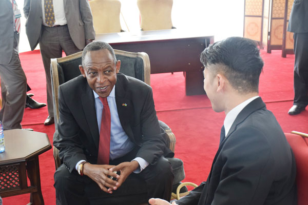 与卢旺达驻肯尼亚大使JAMES KIMONYO阁下餐后交流
