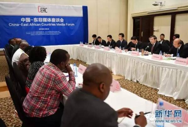 　　(图片源自网络)  　　中国—东非媒体座谈会12月1日在肯尼亚首都内罗毕举行。与会代表就拓展合作平台、深化人员交流互访、加强在新媒体领域的交流互鉴、共同增强国际话语权等问题展开研讨交流，并达成重要共识。  　　座谈会在中非合作论坛约翰内斯堡峰会一周年之际召开，旨在落实中非“十大合作计划”，推动中国与东非媒体加强务实合作，为深化中非友好合作发挥积极作用。  　　中宣部副部长孙志军在座谈会上表示，相交促相知，相知促相亲，相亲促发展。双方媒体应当发挥自身优势，聚焦中非合作发展的主题，当好中非文明互鉴的窗口、民心相通的桥梁，为促进中非合作发展营造良好的舆论环境。  　　与会代表认为，中非媒体合作取得积极成果，希望继续推进中非媒体人士互访研修，鼓励青年媒体人到对方国家访问或短期工作。同时，双方要顺应媒体融合发展趋势，加强在新媒体研究、运用和管理上的交流互鉴，不断提升中非媒体的综合实力、竞争力和影响力。  　　针对非洲媒体提出的问题和建议，双方代表在座谈会期间达成共识，要建立一个交流合作的长效稳定机制，并加强双方在人员培训、技术指导、设备支持等方面的合作。  　　本次座谈会由中国国务院新闻办公室、中国驻肯尼亚大使馆主办。肯尼亚广播公司、乌干达新视野电视台、坦桑尼亚公民报、卢旺达国家台、南苏丹国家电视台等东非国家主流媒体，以及新华社、中央电视台、中国国际广播电台、中国日报等中国驻非媒体负责人出席会议。  　　文章来自：人民日报