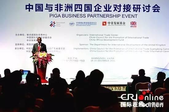 　　【中国与非洲四国(埃塞俄比亚、肯尼亚、莫桑比克、赞比亚)企业举行对接研讨会，图片源自网络)】  　　非洲经济增速当前跌至近20年低点并未冷却中国企业的投资热情。中国商务部新闻发言人孙继文12月15日在北京称，2016年前10个月中国企业对非洲非金融类直接投资流量同比大增31%，投资金额超过25亿美元。  　　孙继文当天在新闻发布会上称，在复杂多变的国际经济形势下，这一成绩“尤为难能可贵”，体现出中国企业对非洲市场和经济发展前景的信心，也表明中国企业在与非洲投资合作中具有抗风险能力。归根结底，对非洲投资大增“表明中国企业利用国内国外两个市场、两种资源的能力在增强”。  　　他表示，目前中国企业对非洲投资的一大突出特点是制造业投资占比超过10%。  　　这与中非产能合作加速推进有关。非洲是中国开展国际产能合作的重点对象之一，双方合作以基础设施建设、工业发展、资源能源开发为主要领域，以直接投资等为主要形式。截至2016年9月，中国官方已与埃塞俄比亚、埃及、刚果(布)、莫桑比克、苏丹等7个非洲国家签署产能合作框架协议，并且商定了优先合作领域和重点项目。在各方积极参与下，大批铁路、公路、港口、机场、电力、通讯等标志性项目正在有序推进。  　　孙继文表示，今后将继续落实中非“十大合作计划”，鼓励有条件有能力的企业赴非洲投资，不断完善政策和信息服务等投资促进手段。  　　文章来自：中国新闻网