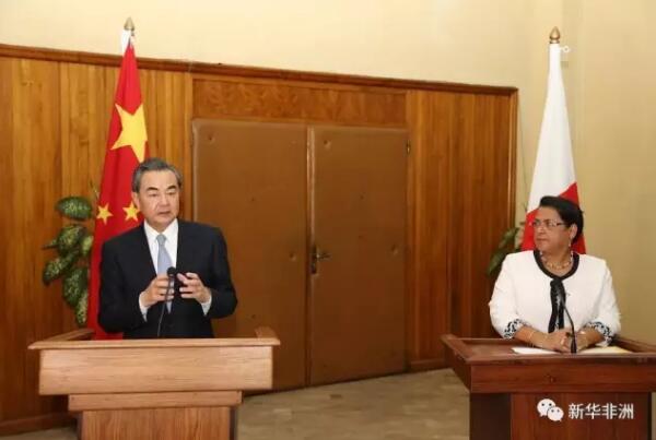 　　1月7日，外交部长王毅在塔那那利佛与马达加斯加外长阿塔拉共见记者时表示，中国欢迎非洲国家参与“一带一路”建设。  　　    　　外交部长王毅与马达加斯加外长阿塔拉共同会见媒体记者 。  　　王毅表示，中国国家主席习近平提出的共建“一带一路”合作倡议，旨在秉持共商、共建、共享的丝路精神，寻求与认同这一理念的国家实现共同发展和共同繁荣。这一倡议是中国向世界提出的最重要合作设想，也是迄今受到最广泛欢迎的国际公共产品。目前，共建“一带一路”合作开局良好，进展顺利，已经得到超过100个国家和地区的积极响应，取得一大批早期收获成果。  　　王毅说，非洲大陆历史上就是古代海上丝绸之路的组成部分，是海上丝路向西到达的最远端和重要目的地。非洲各国愿意参与“一带一路”建设，我们当然表示欢迎。实际上，我们已经同不少非洲国家尤其是非洲东海岸的国家就此进行探讨和对接，取得了积极进展。相信随着合作的不断深化，非洲大陆将从中获得越来越多的发展红利。  　　王毅表示，马达加斯加作为非洲第一大岛和东非重要国家，是与中国在地理上距离最近的非洲国家，历史上也曾与古代海上丝路有过直接联系。马达加斯加实际上是21世纪海上丝绸之路的自然延伸。在此次访问中，中马双方就马方参与“一带一路”建设问题进行了探讨，达成了重要共识。今后，双方将加强在基础设施、产能等各领域的互利合作，充分发掘利用马达加斯加独特的地理和资源优势，努力把马打造成为“一带一路”同非洲大陆连结的重要桥梁和纽带。  　　文章来自：新华非洲