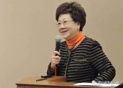 王毅外长与尼日利亚总统布哈里举行会面 观察者网综合报道:据尼日利亚国内主流媒体尼日利亚今日报1月12日报道,中国政府计划在尼日利亚新增400亿美元的投资。中国外交部长王毅在尼日利亚访问期间,公开宣布该投资计划,并称中方致力于加深中尼两国关系。 1月11日,中国外交部长王毅在尼日利亚阿布贾与尼日利亚外长奥尼亚举行联合记者会时表示,中国在尼日利亚已有450亿美元的投资,如今这笔投资是中国支持尼日利亚发展的一个补充,且即将实施。 王毅称,“中国已经在尼日利亚完成220亿美元的项目,有230亿美元的项目正在建设中。现在我们追加400亿美元的投资用于管道建设。” 此外,尼日利亚近日要求台湾地区驻尼机构取消“伪称”,摘除“伪牌”,迁出首都,削权减人,并重申坚持一个中国政策,中方对此高度赞赏。有境外媒体认为,这是中国大陆扩大对台“外交战”,同时向台湾“非邦交国”下手,打压台湾“驻外机构”,以此警告民进党政府。 大陆对台“外交战”的新模式 据联合早报12日称,这是中国大陆扩大对台“外交战”的新模式,同时向台湾“非邦交国”下手,打压台湾“驻外机构”,以此警告不承认“九二共识”的民进党政府。 另据台湾“中央社”13日消息,“台湾前驻美代表”沈吕巡当天在出席“国家政策研究基金会”的座谈会时,提到尼日利亚要台湾迁移办事处一事,称“这显示大陆继拿我们的‘邦交国’之外,现在还要求“非邦交国”不能与台湾有官方关系,我们在全球有57个代表处,这样下去我们在‘非邦交国’还能做什么呢?这事非常严重。” 他认为,“尼日利亚事件”要引起关切的是,这是一个特案还是有可能会是通案?也许尼日利亚玩两手策略,但要关注是北京是否有下令,进一步对台湾的全球“外馆”限制官方往来,“外交部”有责任进行全面调查;因为这很重要,台湾与“非邦交国”虽然无“外交”关系,但都有官方性质,要注意大陆是否会出手影响。 “国家政策研究基金会国家安全组”召集人林郁方则表示,尼日利亚的案例,代表大陆目前已经开了第二战场;对台湾来说,除了要“邦交国”,现在还要守“非邦交国”,台湾的“外交”处境更辛苦 。 台湾“外交部”声称,尼日利亚要求“驻尼经贸办事处”从阿布贾迁往第一大城拉哥斯,鉴于双方签有“设处备忘录”,基于平等互惠原则,呼吁尼日利亚与台保留后续协商空间,将派人赴尼日利亚协商。 不过,尼日利亚政府此前表示撤销与台湾之间的相互认可,尼国外长奥尼亚马与王毅签署了关于坚持“一个中国”原则的联合声明。尼日利亚在声明中重申“一个中国”政策是中尼两国战略伙伴关系的核心。 另据台湾联合新闻网13日报道,民进党发表声明表示,台湾和尼日利亚原本就无“邦交”关系,但尼日利亚政府配合大陆,宣称基于“一个中国”不再承认“台湾是一个国家”、且终止与台“外交”关系的说法,完全是混淆国际视听的作为,民进党表达谴责和抗议。 声明称,大陆在国际上以“一个中国”原则的“零和”思维进行打压和胁迫,只会激起更多台湾人民的反感,伤害两岸关系的正常发展。 民进党还妄言,“中华民国”是一个“主权独立国家”是一个不争的事实,任何打压与胁迫无法改变这个现况。台湾“外交”处境艰难,“朝野”应当团结一致,共同捍卫“国格”。同时,台当局坚定推动踏实“外交”与维持两岸和平稳定的立场也不会因此改变。 蓝绿呼吁“外交部”密切注意非洲两“友邦” 据“中央社”13日报道,国民党“立法院党团书记长”江启臣表示,这是大陆对台“外交”更进一步打压,从施压“邦交国”到“非邦交国”,且时序比以往更紧迫。一月初“日台交流协会”挂牌,在很短的时间内,大陆就在尼日利亚给台湾“拆牌”。 他认为,“零和对立”的“外交战”已经展开,以目前的国际态势,对台湾最伤,希望政府赶快拿出方法,避免两岸在“外交”进行“零和对立”竞争。而且不能排除未来其他“非邦交国”也会有类似状况产生,“外交部”须提早因应。 江启臣还称,因为是“非邦交国”,台湾手中握有的筹码少、反应空间更小,况且这些“非邦交国”对台湾的重要性又不亚于“邦交国”,台湾等于同时要在这两个战场上面临大陆施压。 此外,民进党“立委”蔡适应表示,大概在去年12月30日,“中华民国驻尼日利亚代表处”的牌子就被拿下,原因是尼日利亚向中国要求特定援助贷款200亿美元,以及尼日利亚希望中国帮助继续担任联合国非常任理事国,所以把台湾问题拿来再重新炒作一次。 他说,“中华民国”在非洲还有两个友邦,分别是斯威士兰、布基纳法索,大陆会不会再用类似手段挖“邦交国”,“外交部”要密切注意。 王毅外长:对尼国高度赞赏 尼日利亚近日撤销与台湾之间的相互认可,重申坚持“一个中国”政策,以此作为加强两国关系的努力。尼日利亚要求台湾地区驻尼机构取消“伪称”,摘除“伪牌”,迁出首都,只能允许其作为一个商业组织留在拉哥斯,并只保留骨干员工。 中尼两国外长在11日会谈后分别代表各自政府签署了关于坚持“一个中国”原则的联合声明,显示两国政府互相尊重领土与主权完整的决心。 尼日利亚在该声明中重申,“一个中国”政策是两国战略伙伴关系的核心。“尼日利亚联邦政府承认世界上只有一个中国,中华人民共和国政府是唯一代表全中国的合法政府,台湾是中国领土的一部分。”“尼日利亚联邦政府重申不会与台湾建立任何官方关系或进行任何正式接触,并支持中国政府为实现国家统一所作的一切努力。” 尼日利亚外长奥尼亚马在发表声明后还对记者表示,政府会努力要消除中国人民对尼日利亚承诺支持中国统一的任何怀疑,“在建立互信上,国际社会支持一个中国,中国是联合国的成员,我们不希望在这个问题上有所怀疑;我们完全支持,并毫无任何分歧。” 此外,奥尼亚马赞扬中国政府致力于中尼两国团结;中国外长每年均首访非洲体现了中国对非洲的高度重视和中非团结友好。尼日利亚目前正致力于加快工业化进程,希望在这一过程中得到中方大力支持,认为双方在铁路、公路、水电开发、军事安全等领域合作潜力巨大。 此外,据奥尼亚马表示,中国也会全力支持联合国改革,让非洲在联合国安理会拥有两个席位。 稍早前,王毅与尼日利亚总统布哈里在阿布贾总统府会面。布哈里曾于去年4月接受中国国家主席习近平邀请访华,中尼两国签署了数十亿美元的合作谅解备忘录。布哈里在会面时表示,尼日利亚将履行所有与中国签署的协议。 王毅则称,这次访问尼日利亚的目的是落实两国领导人的重要协议和合作,同时,与尼日利亚紧密合作,确保中非合作论坛的成果能在尼日利亚得到良好落实,“为了中尼两国关系未来的深入发展与良好前景,我们必须加强两国政治互信,全面加强两国战略合作伙伴关系。”他称,与两国的面积、人口和市场相比,仍有巨大的合作潜力有待开发。 1月14日,吕秀莲谈尼日利亚摘牌事件认为,这比“断交”还可怕,因为非“邦交国”对台湾更重要,大陆是要用这个方式再一次确认世界都支持台湾是中国一部分。 吕秀莲形容台湾是美丽佳人,大陆像“恐怖情人”,“台湾想要维持单身都不行”。面对这一突如其来的“摘牌事件”,台湾当局反应强烈,表达强烈不满,指责这是无理挑衅的作为。 文章来自:尼日利亚华人网