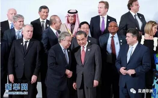 　　(图片源自网络)  　　近日，外交部长王毅在德国波恩出席二十国集团(G20)外长会时，就对非伙伴关系议题发言指出，对非伙伴关系要取得成效，一是要坚持和平与发展并重，二是遵循“非洲提出，非洲同意，非洲主导”原则，三是采取举措支持和帮助非洲。  　　具体体现为：促进非洲和平，为非洲发展提供保障;建设产业布局，提高非洲经济增长动力;解决民生问题，补齐非洲发展短板；发挥各自优势特色，形成支持非洲发展合力。  　　王毅表示，中方正以实际行动践行习近平主席提出的“真实亲诚”对非政策理念，积极参与联合国在非洲维和行动，支持非洲国家和地区组织自主解决问题的努力。中方响应非洲各国需要，大力开展减贫惠民、公共卫生和教育培训合作，多次减免了非洲国家债务。中方为非洲国家援助和融资修建的铁路、公路均已超过5000公里，援建学校200多所，医院近百个，还为非洲培训人才16万多人。  　　中国在非42个国家派驻了43支医疗队，累计诊治2.8亿非洲病患。中方在中非合作论坛框架下实施“十大合作计划”，并在主办二十国集团杭州峰会期间发起制订《支持非洲和最不发达国家工业化倡议》，得到各方积极支持。我们相信，非洲的未来会更加美好。  　　文章来自：新华社