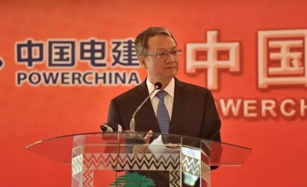 　　全球最大电力企业——中国电力建设集团有限公司8日宣布在肯尼亚首都内罗毕成立东南非区域总部，以推动中非在能源和基础设施建设领域的合作，促进东南非区域国家经济社会发展，与非洲国家结成利益共同体和命运共同体。  　　    　　3月8日，(前排从左至右)中国电建股份公司副总经理王斌、肯尼亚财政部部长亨利·罗蒂奇、中国驻肯尼亚大使刘显法、中国驻肯尼亚大使馆经济商务参赞郭策为中国电建东南非区域总部揭牌。  　　肯尼亚财政部部长亨利·罗蒂奇、中国驻肯尼亚大使刘显法、中国电建股份公司副总经理王斌和中国驻肯尼亚大使馆经济商务参赞郭策等共同为东南非区域总部揭牌。  　　    　　3月8日，中国电建股份公司副总经理王斌在出席东南非区域总部揭牌仪式时致辞。  　　王斌表示，中国电建将以肯尼亚为中心，致力成为东南非洲基础设施建设的引领者，不仅让国内的技术和服务走出来，也让资本走出来，把握“一带一路”倡议实施和非洲“三网一化”建设为东南非区域国家地区带来的发展机会，为当地经济发展多做贡献。他说，设立区域总部有利于公司扎根当地社会，加深对所在地区国家的认识和了解，发掘当地需求，并结合自身优势开展合作。据他介绍，中国电建正在转变思路，肯尼亚拉穆电站项目将采取PPP模式，与肯尼亚本土企业一同建设这座建成后总装机容量1050兆瓦的燃煤电站，与当地企业结成利益共同体，进而发展为命运共同体。  　　    　　中国电建东南非区域总部揭牌仪式现场。  　　亨利·罗蒂奇在揭牌仪式上代表肯尼亚政府对中国电建将东南非区域总部设在内罗毕表示感谢。他表示，中国电建集团设立东南非区域总部，充分显示了中国电建对肯尼亚未来发展的信心和支持。希望中国电建集团在东南非地区不断推动能源和基础设施领域的中非合作，促进肯尼亚和地区内国家的经济发展。  　　    　　3月8日，中国驻肯尼亚大使刘显法出席中国电建东南非区域总部揭牌仪式时致辞。  　　刘显法大使说，肯尼亚地理位置优越、经济基础良好、发展潜力巨大，是中国在非洲的重要合作伙伴。中国对肯投资去年达3.95亿美元，位列非洲第一。中国电建是中国企业“走出去”战略的积极践行者，在非洲实施了众多大型基础设施建设和项目投资，为非洲发展和改善当地人民生活做出了积极贡献。中国电建及下属企业中水电深耕肯尼亚多年，其承建的项目产生了良好的经济和社会效益。中国电建在肯各企业还积极履行社会责任，特别是中水电公司多次组织在肯中资企业开展捐资助学、捐粮抗旱、保护生态等活动，树立了在肯中资企业良好形象，受到肯社会民众欢迎。希望中国电建进一步整合资源，加快转型升级，抓住中非、中肯合作重大历史机遇，不断提升国际业务经营管理水平，推动本地区经济社会发展和中非务实合作。  　　中国电建是一家涉足能源电力、基础设施、水资源与环境行业的世界500强企业，业务遍及世界102个国家，2016年在全球电力建设领域排名第一。中国电建东南非区域总部涵盖东部和南部非洲的26个国家和地区，总部设在内罗毕，业务涉及水利、电力开发、基础设施建设、水资源与水环境治理等。目前中国电建在东南非区域国家在建项目279个，合同总额近150亿美元。  　　中国电力建设集团有限公司2016年确定设立东南非、中西非、中东北非、亚太、欧亚和美洲六大区域中心，其中亚太区域中心和中西非区域中心已经分别与2016年9月和12月在马来西亚首都吉隆坡和科特迪瓦经济首都阿比让正式揭牌成立。  　　图/文：新华社记者 孙瑞博  　　延伸阅读：中国电建在东南非区域的部分工程项目  　　    　　埃塞俄比亚阿达玛一期风电场。  　　    　　埃塞俄比亚阿达玛二期风电场。  　　    　　赞比亚卡里巴北岸水电站扩机工程。  　　    　　津巴布韦卡里巴南岸水电站扩机项目。  　　    　　乌干达卡鲁玛水电站项目。  　　    　　赞比亚下凯富峡水电站效果图。  　　    　　肯尼亚内罗毕-锡卡公路项目。  　　    　　安哥拉本格拉体育场。  　　文章来自：新华非洲