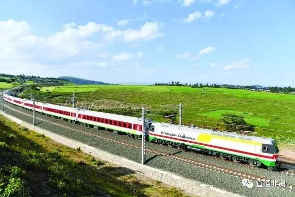 　　(图片源自网络)  　　电力设施的建设放在最优先地位，铁路建设、商业、工业基础设施将得到较快发展。没有电力，非洲的工业化只能是一个梦想，对于非洲来说，电力供应至关重要，电力设施的建设无疑将放在非洲基础设施建设的最优先地位。可再生能源的开发趋于增加。多年来，许多非洲国家依赖进口石油发电，既污染环境，又耗费大量宝贵的外汇。为应对气候变化挑战，非洲国家纷纷鼓励发展可再生能源。  　　非洲基础设施建设市场巨大，多年来占了中国海外工程承包新签合同额的一半以上。目前，非洲新一轮的基础设施建设已经启动，为中国对外承包工程行业带来新的市场机遇。受其吸引，越来越多的中国企业走进了非洲市场。很明显，为了顺利走进非洲基础设施建设市场，中国企业需要对非洲基础设施建设政策的新趋势进行分析，并采取相应的对策。  　　近两年来，非洲各地区基础设施建设政策发生了一些新变化。其中，非洲东部的变化最多，非洲中部、南部次之，非洲北部、西部的变化最少。整体来看，非洲东部基础设施建设政策无论是在地区层面还是国家层面都有不少新进展，其中地区层面的政策着力于跨境铁路、电力网络的互联互通，国家层面的政策则大都把铁路建设与可再生能源开发放在优先地位。非洲中部则无论是地区层面还是国家层面的基础设施建设都取得了新进展，其中，非洲中部确定实施22个互联互通基础设施项目。非洲南部由于一体化水平已经较为成熟，交通基础设施建设地区层面的政策新动态很少，主要侧重于物流、码头、公路与机场的升级，桥梁道路维修，电力、电信基础设施建设等。地区层面主要集中在可再生能源开发，国家层面侧重于信息和通信技术基础设施建设、电站改造和电网扩建等。非洲西部主要侧重于跨境电网、水电站的建设，运输基础设施建设方面的新政策并不多。非洲北部地区层面的基础设施建设政策相对缺乏，但国家层面的基础设施建设政策不少，如埃及的新首都规划项目和连接十月六日城以及首都开罗的铁路项目;阿尔及利亚的高速公路项目和可再生能源项目以及摩洛哥的高铁项目和海港项目等。  　　结合近两年的最新动态、非洲经济社会发展状况及以往相关政策，我们认为，非洲基础设施建设政策有如下发展趋势。  　　一是电力设施的建设放在最优先地位，铁路建设、商业、工业基础设施将得到较快发展。没有电力，非洲的工业化只能是一个梦想，对于非洲来说，电力供应至关重要，电力设施的建设无疑将放在非洲基础设施建设的最优先地位。从运输基础设施来看，铁路较之其他运输方式具有运量大、价格低、货运网点覆盖范围广、发送量巨大的优点，预计为加快工业、旅游和资源开发的步伐，非洲铁路建设将得到较快发展。而由于人口快速增长及工业化、城市化的发展，越来越多的在非企业及中产阶级需要适宜的生产、办公和购物场所，需要港口、工业园区等配套设施，预计商业、工业基础设施投资也将得到蓬勃发展。  　　二是可再生能源的开发增加。多年来，许多非洲国家依赖进口石油发电，既污染环境，又耗费大量宝贵的外汇，同时受国际原油价格波动，经济脆弱。为应对气候变化挑战，缓解能源短缺问题，解决常规电网入户的困难，非洲国家纷纷鼓励发展可再生能源。例如，纳米比亚2015年9月发布的能源政策白皮书中确定可再生能源将作为国家能源安全和可持续发展的目标之一。  　　三是跨国跨区域基础设施将取得较大进展。近年来，非洲国家一体化意识和行动能力逐渐增强，跨国跨区域基础设施建设增加。例如，连接南苏丹、埃塞俄比亚与肯尼亚的交通走廊(APSSET项目)、连接卢旺达及乌干达和肯尼亚的“北部走廊一体化项目”、中部非洲交通走廊的22个互联互通基础设施项目、东非电力互联网络、中部非洲能源组织的北南走向的电力输送通道项目都在建设。  　　四是投资、管理、运营的私有化过程加快，公私合营模式增加。基础设施建设需要大量资金，出于资金供应、平衡基础设施建设赤字及提高效率的考虑，越来越多的非洲国家倾向于实施私有化改革，采用公私合营模式(PPP模式)实施。例如，2013年，尼日利亚出售了发电公司和配电公司，并于近期表示将继续推进电力领域私有化改革并保持政策的稳定性。2016年2月，尼日利亚宣布其境内铁路将由中国土木工程集团尼日利亚有限公司运营，摩洛哥表示将推出该国交通部门的第一批PPP项目等。  　　五是招投标过程日趋透明，本地化、工程质量要求日趋严格。伴随非洲基础设施建设的升温，招投标过程趋于透明。肯尼亚政府2015年4月表示将启用电子招标系统，规定今后所有部委、政府部门和机构的招标项目必须上网，通过集成财务管理信息系统的招标门户进行。南非、博茨瓦纳、赞比亚还出台了一些反垄断调查措施，推动招投标过程透明度，减少暗箱操作。与此同时，本地化要求日趋严格。例如，纳米比亚2015年修改了招标委员会的部分规则，要求凡使用政府公共基金的项目，招标时必须优先考虑本国供应商和本国产品。  　　六是政策不稳、业主违约等风险依然不小。由于2014年以来石油等大宗商品价格持续下跌、大规模基础设施建设支出导致的国际收支经常项目赤字和财政赤字，多数非洲国家经济低迷，预算形势严峻(石油出口国尤甚)，业主违约、政策不稳(如增税)等风险依然不小。  　　对于企业而言，为减少风险，一是应事先评估风险，如果一国政治腐败严重，经济结构性问题突出，社会矛盾频发，则要谨慎进入，避免出现“拍脑袋工程”，减少人为风险;二是成立安全风险防控小组，密切关注当地法律政策动态，做好风险预案，加大与主业相关的产业链建设，化解外部制约因素;三是购买中国出口信用保险公司的海外投资保险，这是目前政治违约风险发生后能够获得经济补偿的最有效方式;四是加大东道国政府或社区、当地企业、国际企业或组织参与合同的份额，组成联营体联合投资，有效降低政府违约风险;五是谨慎约定付款和交付条件，在项目实施过程中切忌冒进，注意保持工程进度与业主付款相一致，避免因工程款拖欠造成损失;六是实行本地化战略，保护环境，积极履行企业社会责任，与当地社区、政府机构保持定期沟通，避免误解并创造互惠的氛围。  　　文章来自：中国社会科学网