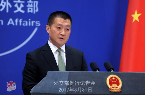 　　外交部发言人陆慷在31日的例行记者会上表示，中国对非洲的支持，已经从过去支持非洲在政治上的独立，扩展到今天包括支持非洲在经济上的自立。不管其他人、其他国家怎么看，广大非洲人民对此是欢迎的，是积极响应的。  　　问：据报道，欧洲议会议长塔亚尼29日称，非洲有可能变成中国的殖民地。塔亚尼呼吁欧盟向非洲大量投资，放眼长远，为战略发展做铺垫。中方对此有何评论?  　　答：这位欧洲议会议长先生可谓语出惊人，我也搞不清楚他是根据什么逻辑得出的这个结论。不过，我倒是建议他如果能把一些基本的事实搞清楚以后再发表言论，可能会使自己听上去更加严肃一些。那么他至少应该搞清楚哪些事实呢?  　　    　　第一，在中国的外交对外政策和外交理念中，我们没有“殖民”这个概念。近代以来在世界范围内推行殖民政策的，好像主要是欧洲国家。  　　第二，中国的外交实践中也没有“殖民”这个污点。翻开非洲的历史，对非洲大陆进行过殖民侵略和殖民统治的好像也都是欧洲国家。而非洲大陆今天仍然存在的贫困、动荡和一些矛盾，追根溯源也都是欧洲殖民主义造成的。  　　第三，当这位欧洲议会议长先生就中国今天对非洲的投资合作品头论足，甚至揣摩所谓背后战略意图时，我觉得他可能忘记了，中国对非洲的援助、中国对非洲的投资、中国同非洲的合作，不是始于今天，在新中国诞生之初，在中国自身还非常贫穷落后的时候就有了。当时把中国和非洲大陆人民紧密联系起来的，恰恰就是非洲大陆反欧洲殖民的斗争。  　　随着形势的发展，中国对非洲的支持，已经从过去支持非洲在政治上的独立，扩展到今天包括支持非洲在经济上的自立。不管其他人、其他国家怎么看，广大非洲人民对此是欢迎的，是积极响应的。大家也可以看到，2015年中非合作论坛约翰内斯堡峰会确定了涉及将近600亿美元资金的中非十大合作计划，这个合作计划现在已经取得了早期收获。  　　从这个意义上讲，我倒是同意这位欧洲议会议长先生的一句话，就是希望欧盟能够真正地加大对非洲的投资，能够切切实实地采取一些行动帮助非洲国家摆脱贫困，帮助非洲国家实现自主发展。而且我们也希望、同时也是广大非洲国家的希望，就是这些帮助不要附带任何政治条件。  　　文章来自：中国网