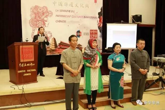 　　10日晚，“神韵宁夏·醉美非遗”展览在贝宁中国文化中心举行，由此拉开了2017贝宁“中国非遗文化周”的序幕。中国驻贝宁大使馆政务参赞李翊、宁夏回族自治区文化馆党委书记包耀新、贝宁旅游和文化部技术顾问贝侬、艺术和图书司司长佐哈、阿波美卡拉维大学孔子学院师生、贝宁艺术家等和当地民众100余人出席了活动。  　　    　　现场观众感受中国茶文化。(郭明涛摄)  　　    　　中国驻贝宁大使馆政务参赞李翊致辞。(郭明涛摄)  　　李翊致辞表示，文化是一个民族的灵魂，是两国民众沟通心灵的桥梁。她介绍说，自2006年起，中国将每年6月的第二个星期六设立为“文化遗产日”，使文化遗产保护得到全面加强。她希望文化交流能够成为沟通中贝两国人民的桥梁，增进两国人民相互了解，深化两国传统友谊。  　　    　　包耀新(后排)向来宾介绍宁夏非遗专家。(郭明涛摄)  　　包耀新介绍了宁夏回族自治区的文化传承和风俗民情，以及此次展览展出的回族剪纸、民间刺绣、六盘山抟土瓦塑、原州古建筑营造四项著名的宁夏传统工艺。他希望通过此次展览让更多的贝宁人了解中国非遗，感悟宁夏文化。  　　    　　宁夏非遗剪纸传承人田彦兰展示剪纸技艺。(郭明涛摄)  　　    　　现场观众展示收到的剪纸礼物。(郭明涛摄)  　　宁夏回族剪纸传承人田彦兰为现场观众带来精彩纷呈的讲座《发现中国——宁夏非遗》，系统介绍了宁夏深厚的文化底蕴以及非遗保护的现状及经验。  　　    　　宁夏刺绣技艺传承人李夏音展示中国刺绣。(郭明涛摄)  　　随后，嘉宾们饶有兴趣地参观了展览。此次展览共展出一百余件剪纸、刺绣、泥塑以及古建筑模型作品。栩栩如生的回族剪纸、细密精致的宁夏刺绣、活灵活现的泥人、精巧绝伦的中式建筑模型无不吸引了观众们驻足观看，尤其是巨幅剪纸作品《清明上河图》更是让贝宁民众赞叹不已，纷纷赞赏中国艺术家巧夺天工、技艺非凡。阿波美卡拉维大学孔子学院还献上了茶艺表演和书法展示，也受到了观众的热烈追捧。  　　    　　六盘山抟土瓦塑技艺传承人朱小平现场展示。(郭明涛摄)  　　此次贝宁“中国非遗文化周”以“传承与创新”为主题，将持续至6月17日。期间，宁夏非遗代表团将为二十余名贝宁艺术家举办短期培训，并赴阿波美卡拉维大学举办讲座和展览。此外，贝宁中国文化中心还将举办中国武术展演。此次文化周将通过上述活动让中国非物质文化遗产贴近当地民众，充分展现中国非遗保护的生动实践和丰硕成果。  　　    　　贝宁文化部官员展示包耀新书写的“福”字。(郭明涛摄)  　　    　　古建营造传承人马振仁向嘉宾展示中国建筑模型。  　　文章来自：新华非洲