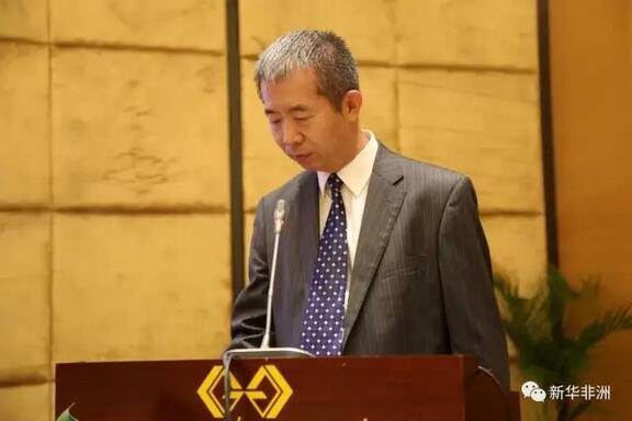 　　当地时间6月14日下午，中国 - 葡语国家产能合作对接会在莫桑比克首都马普托市举行。中国驻莫桑比克大使苏健、经商参赞刘晓光，中国 - 葡语国家经贸合作论坛(澳门)(以下简称“中葡论坛”)常设秘书处访莫代表团成员，莫外交部、工贸部等政府官员，以及中莫两国企业家代表出席对接会。  　　    　　与会嘉宾合影。  　　苏健大使为本次活动致辞。他说，去年5月莫桑比克总统纽西访华时，两国签署了产能合作框架协议和开展境外经贸合作区建设的谅解备忘录。作为莫最大投资来源国、主要贸易伙伴以及基础设施项目最重要的融资方和建设者之一，中国将莫确定为开展国际产能合作重点国家。他提出了中莫两国开展产能合作的基本思路，并鼓励中国企业和金融机构采取“公私合营”或“建设-经营-转让”等多种形式，参与莫基础设施和生产性项目建设。他指出，中葡论坛是中莫开展产能合作的主要平台，希望两国企业家抓住机遇，让中莫合作成为中非合作的典范。  　　    　　中国驻莫桑比克大使苏健为活动致辞。  　　中葡论坛常设秘书处秘书长徐迎真女士作为活动主办方代表讲话。她说，加快推进中国和葡语国家产能领域合作，有助于将中国“一带一路”倡议与葡语国家发展战略有效对接，不断提升双方经贸合作水平，推动论坛各国经济社会发展，造福人民。莫桑比克拥有自然资源丰富、气候条件优越等诸多优势。目前中莫两国已经在能源资源开发、农业、建筑工程、加工制造、汽车组装、数字电视等多个领域开展合作。她表示，相信在各方共同努力下，产能合作将成为中莫经贸合作发展的新增长点。  　　    　　中葡论坛常设秘书处秘书长徐迎真女士讲话。  　　莫工贸部常设秘书吉娜姿·索图(Guilazi Soto)代表莫桑比克政府发言。她说，2015年在南非约翰内斯堡举行的中非合作论坛上，中莫两国表达了巩固合作关系的共同意愿。莫桑比克经济形势正趋于稳定增长，预计GDP增速今年为4.5%，明年将会达到5.5%。特别是2020年后，天然气资源的开发投产将给国民经济带来突飞猛进的增长。她表示，莫政府正以修订法律、给予各种优惠、改善投资环境等多种措施吸引外国投资者来莫投资。  　　    　　莫工贸部常设秘书吉娜姿·索图代表莫桑比克政府发言。  　　莫外交部亚洲和大洋洲总司司长贝尔米罗·马拉特(Belmiro Malate)说，莫桑比克非常期望在中葡论坛框架之下与中国加强产能合作。莫经济协会联合会副主席阿尔瓦罗·马欣格(Alvaro Massinga)发言时说，莫桑比克的能源资源领域没有得到完全开发，希望通过合作建设更多产业园区。莫在基建、港口、农业等领域也非常需要大量的投资。  　　    　　对接会现场。  　　对接会上，中葡论坛常设秘书处代表还阐述了澳门作为中国与葡语国家经贸合作服务平台的作用。莫投资促进机构、科技产业园区代表等就莫投资环境、法律保障、税务优惠等内容作了讲解。随团访问的中国湖南省、山东青岛市和江苏常州市政府官员，也介绍了各自省市企业对外经贸合作及产能合作情况。华安公司、查理斯通公司作为企业代表分享了在莫投资经验，中国银行澳门分行作为金融界代表就为产能合作提供人民币清算服务等内容进行了介绍。  　　    　　各方代表回答现场来宾提问。  　　中国 - 葡语国家经贸合作论坛(澳门)于2003年10月在澳门创立，由中国中央政府发起、中国商务部主办、澳门特别行政区政府承办，安哥拉、巴西、佛得角、几内亚比绍、莫桑比克、葡萄牙、圣多美和普林西比和东帝汶等八个葡语国家共同参与，是以经贸促进与发展为主题的多边经贸合作机制。2016年10月在中葡论坛第五届部长级会议上，各方共同签署了《关于推进产能合作的谅解备忘录》，这是中葡论坛自成立以来首次提出产能合作倡议，开启了中国和论坛葡语国家经贸合作新模式。  　　    　　(资料)中国 - 葡语国家经贸合作论坛(澳门)常设秘书处。  　　中葡论坛秘书处此次组团访问莫桑比克并举办对接会，目的是为了落实中葡论坛第五届部长级会议《经贸合作行动纲领》和《关于推进产能合作的谅解备忘录》有关推进产能合作的内容，考察莫营商环境，发掘优势项目与合作潜力，并为中国内地省市与莫桑比克进行优势产能对接创造平台。代表团此行还将访问佛得角和葡萄牙。  　　文章来自：新华非洲