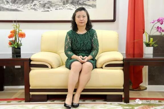 　　中国驻加纳大使孙保红日前在加纳首都阿克拉接受新华社记者采访时表示，中加关系有着广阔的发展前景，“一带一路”倡议对中加关系产生积极影响。  　　    　　中国驻加纳大使孙保红。新华社发  　　孙保红表示，中加传统友谊深厚，加纳开国总统恩克鲁玛与毛泽东主席和周恩来总理等新中国第一代领导人之间友好交往的佳话至今仍广为流传。近年来，中加关系平稳、顺利发展，双方高层交往不断，政治互信日益加深，就双边关系和共同关心的问题保持着密切沟通。在涉及中国核心和重大利益问题上，加纳始终给予中国坚定支持，中国也始终支持加纳为民族独立、国家建设、经济转型和地区一体化所作的努力。  　　在经贸合作领域，孙保红认为，两国务实合作成果丰硕。中国已成为加纳最大的贸易伙伴国，两国贸易额从2000年的不足1亿美元飙升至2016年的59.76亿美元。中加在投资、工程承包等领域的合作指标在中非合作中名列前茅。中国在加纳投资、援建或参与涉及电力、天然气、电信、航空、交通等领域项目的建设，为加纳经济社会发展作出重要贡献。中国企业扎根加纳，主动履行社会责任，大量招收加纳员工，为加纳社会创造大量就业机会。据加纳投资促进中心统计，2016年中国对加纳投资达3.23亿美元，新增投资项目36个。  　　孙保红指出，在文化领域，孔子学院在推广汉语与中国文化方面取得了良好的成效。当前约有5000多名加纳学生在华留学，其中不少得到中国政府奖学金资助。在医疗合作方面，中国自2009年以来已向加纳派出6批援加医疗队，并与加多次开展医疗援助项目合作，受到加各方好评。  　　孙保红表示，自今年1月加纳新政府上台以来，中加双方即建立起良好的联系与对接，一致表达了愿进一步提升两国关系发展水平的坚定意愿和决心，中加关系发展前景广阔。他说：“阿库福—阿多总统在就职后首个工作日就接见了前来出席总统就职典礼的中国代表团，释放出继续推进两国友好合作的积极信号。”  　　孙保红认为，中加推进相关合作，就是落实“一带一路”倡议的具体体现。孙保红表示，加纳政治稳定、市场开放、资源丰富，拥有充足劳动力，是西非地区发展和开放的样板。  　　他说，加纳新政府执政以来，紧扣发展主题，提出加快铁路、公路等重大基础设施建设，推进工业化进程等若干重大经济和社会发展规划，将为中加双方开展相关合作提供巨大机遇。中方将本着和平合作、开放包容、互学互鉴、互利共赢为核心的丝路精神，坚持真实亲诚的对非政策理念和正确义利观，与加方加强对接与沟通，充分发挥双方各自优势，扎实、稳妥推进两国在基础设施、产能、电力、农业等领域合作，为加纳加快经济转型和工业化进程作出更大贡献。  　　文章来自：新华非洲