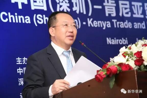 　　中国国际贸易促进委员会和深圳市人民政府16日在肯尼亚首都内罗毕举行投资推介会，组织40家深圳企业远到肯尼亚发掘“一带一路”经贸合作机会。  　　    　　6月16日，中国(深圳)-肯尼亚贸易投资推介会在内罗毕举行。中国贸促会副会长卢鹏起在会上致辞。新华社记者 卢朵宝摄  　　中国贸促会副会长卢鹏起在致辞中说，近年来中肯之间经贸合作往来频繁、成果丰硕，中国目前已成为肯尼亚第一大贸易伙伴。作为中国最具经济活力和创新能力的城市之一，深圳与肯尼亚之间互有需要、互存机遇，具有天然的合作基础和机会，相信深圳代表团此次来访将为双方进一步深化经贸合作注入新的强劲动力。  　　    　　6月16日，中国(深圳)-肯尼亚贸易投资推介会在内罗毕举行。深圳市副市长陈彪在会上致辞。新华社发(查尔斯摄)  　　深圳市副市长陈彪说，近年来，深圳企业大力实施“走出去”战略，涌现出华为、中兴、比亚迪、腾讯等一批扎根全球的优秀企业。他指出，肯尼亚是“海上丝绸之路”在非洲大陆的重要枢纽，目前中肯交流合作日趋频繁，深圳将积极推进与肯尼亚的经贸交流，深化双方在能源、交通、通讯等领域的合作。  　　    　　6月16日，中国(深圳)-肯尼亚贸易投资推介会在内罗毕举行。肯尼亚投资促进局局长摩西·伊基亚拉在会上致辞。新华社发(查尔斯摄)  　　肯尼亚中央银行副行长希拉·姆比杰维和肯尼亚投资促进局局长摩西·伊基亚拉在投资推介会上分别介绍了肯尼亚宏观经济与肯尼亚投资环境情况。伊基亚拉说，肯尼亚政治相对稳定，法治较为完善，对投资者有较好的保护和激励措施，已经吸引了一批中国企业。他欢迎深圳企业来肯尼亚投资，并表示将为企业提供优质的投资服务。  　　深圳上古光电有限公司的海外销售刘凤姣是第一次来肯尼亚。她介绍说，上古光电主营业务是制造太阳能电池板，在欧美市场不太景气的情况下，老板动了来非洲看一看的想法。她此行带来了太阳能灯等价格较低廉、适合非洲当地需求的展品，但总体感觉“肯尼亚市场体量较小，将谨慎考虑在这里投资”。  　　    　　6月16日，中国(深圳)-肯尼亚贸易投资推介会在内罗毕举行。深圳市国际贸易促进委员会驻肯尼亚经贸联络处在现场授牌。新华社发(查尔斯摄)  　　格兰云天酒店管理有限公司副总经理王文辉则比较看好投资肯尼亚。他说，肯尼亚是东非的门户，对整个东非地区的辐射能力较大，是中国企业到非洲投资很好的立足点。“肯尼亚高端酒店整体表现应该说在全球范围内都是比较好的，投资回收在行业内也非常良好，我们这次到肯尼亚来是积极寻找项目，看看有没有合适的项目可以跟进合作。”  　　深圳正义网络技术有限公司与肯尼亚市场已经打过十七八年交道。公司市场经理殷英彬介绍说，深圳正义网络最初是向肯尼亚出口家电产品，近年来在肯尼亚开始试水B2B电商，花了3年时间准备，2年时间开发，于2015年10月上线。他说，平台上卖得最好的是家电、建材、婴幼儿用品等品类的商品，现在已基本实现盈亏平衡。他提醒中国企业家说：“现在肯尼亚人对中国商品的品质要求比过去高了很多，中国企业要在肯尼亚发展，还是要做好产品，并且要有品牌意识。”  　　    　　6月16日，中国(深圳)-肯尼亚贸易投资推介会在内罗毕举行。肯尼亚国家工商会董事保罗·欧马在会上致辞。新华社发(查尔斯摄)  　　肯尼亚人对中国投资的到来普遍持积极态度。史蒂芬·奥沃克在肯尼亚经营着一家饮料厂。他说: “我一大早来到这个投资推介会，就是想看看能不能找到来自中国的投资者，和他们进行合作，比如说为他们做销售渠道。”  　　    　　6月16日，中国(深圳)-肯尼亚贸易投资推介会在内罗毕举行。华商林李黎律师事务所与开普兰—斯特拉顿律师事务所、全球华语律师联盟与非洲律师联盟分别签署了合作备忘录。新华社发(查尔斯摄)  　　“我觉得中国企业在肯尼亚做的基建工程实在是太棒了!中国企业做工程，周期短，效率高，还能带来融资。”来自恩布郡投资促进局的罗伯特·姆瓦尼基对中国企业赞不绝口。他希望中国企业到恩布郡进行合作政府和社会资本合作，帮助建设恩布大学等学校的教学楼建设。  　　    　　6月16日，中国(深圳)-肯尼亚贸易投资推介会在内罗毕举行。中国驻肯尼亚大使馆商务参赞郭策在会上致辞。新华社发(查尔斯摄)  　　中国驻肯尼亚大使馆经济商务参赞郭策表示，中国已成为肯尼亚最大的贸易投资伙伴、也是最大的海外承包商来源国，承包了肯尼亚约一半的基础设施建设。他说，肯尼亚作为东非大门，是中国企业进入非洲的首选一站。中国企业在进入肯尼亚投资的同时，要注意关注安全形势、做好前期调研。  　　文章来自：新华非洲