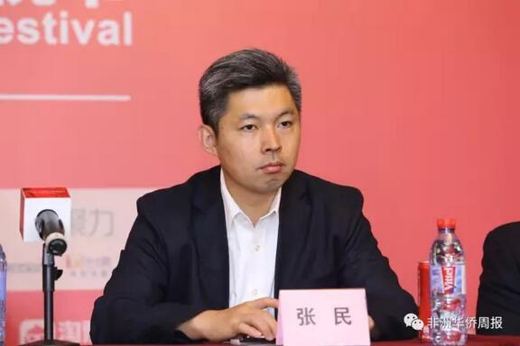 　　6月19日上午11:00，由中国国际广播电台、北京电影学院、环球广域传媒集团、开普敦国际电影市场等共同筹办的首届中非国际电影节新闻发布会在上海举行。发布会上宣布了中非国际电影节将于2017年10月12日至22日在南非开普敦举办，并宣布了中非国际电影节期间将与南非电影机构举办开普敦国际电影市场。  　　    　　中国国家新闻出版广电总局国际合作司节目处处长张民  　　中国国家新闻出版广电总局国际合作司节目处处长张民、中国国际广播电台副总编辑任谦、北京电影学院党委副书记张健、中国国际广播电台影视剧译制中心主任胡木、环球广域传媒集团总裁南庚戌、南非共和国驻上海总领事陶博闻、北京电影学院国际交流学院院长李苒、北京电影学院青年制片厂厂长吉亚太、上海电影集团原副总裁、上海电影家协会副主席汪天云、南非共和国驻上海总领事馆经济领事图兰尼先生、南非共和国驻上海总领事馆政治领事马德儒、博茨瓦纳信息广播署署长马塔沙巴、电影节南非合作伙伴开普敦国际电影节市场代表Rafiq Samsodien及《非洲遇见香奈儿》出品人宛敏芳、制片人谢立新等主创人员等来自中国和非洲的影视界嘉宾出席了新闻发布会。  　　    　　中国国际广播电台副总编辑任谦在发布会上发言  　　中国国际广播电台副总编辑任谦在发言中表示，“中国国际广播电台将发挥自身优势，以创办中非国际电影节为平台，进一步打通中国电影和非洲电影交流的脉络，通过有效的作品选评、展推机制，鼓励各自的精心创作和双方合拍制作，推介精品力作，褒奖优秀影人，促进各自的高质量影片进入对方市场特别是院线市场，助力中非电影内容生产、技术革新、产业发展、品牌建设共同进步，提升中非电影文化交流的层次和水平。”  　　    　　北京电影学院党委副书记张健发言  　　北京电影学院党委副书记张健在发言中指出，中国和非洲一直以来有着深厚的友谊和良好的合作关系，尤其是随着中非合作论坛约翰内斯堡峰会的召开，中非关系已提升为全面战略合作伙伴关系。张健表示：“中非之间的交往日益密切，除了传统的政治、经济交流，中非人民想要了解彼此间文化的意愿也越来越强烈。因此，中非国际电影节，顺应时代潮流，应运而生。在“一带一路”战略构想的大背景下，中国国际广播电台、北京电影学院、环球广域传媒集团联合非洲相关组织，决定创办中非国际电影节，旨在以电影为纽带，促进“一带一路“沿线各国文化交流与合作，为中国与非洲之间建立更友好的合作关系创造条件。”  　　    　　电影节承办方环球广域传媒集团总裁南庚戌介绍电影节的筹备情况  　　发布会上，环球广域传媒集团总裁南庚戌发言中表示，中非友谊需要传承，需要延续，而电影是最有效最直接的形式，是文化互动和交流的有效平台。南庚戌说：“即将在南非举行的中非国际电影节是中非文化交流上的一个’饕餮盛宴’。中国是我们的祖国，而非洲是我们的第二故乡，我们有责任、有信心、有决心为打通中非电影文化交流之渠道而担当大任。”  　　据南庚戌总裁介绍，举办中非国际电影节期间还将与南非电影机构举办开普敦国际电影市场。南庚戌表示，中非国际电影节的相关筹备工作正如火如荼地进行着，目前组委会已与来自埃及、南非、加纳、坦桑尼亚等国的电影协会达成合作和共识并将整合多方优势资源，精益求精地做好各项准备工作，来保障电影节的圆满成功。  　　    　　南非开普敦国际电影市场代表Jehad Kasu发言  　　来自南非开普敦国际电影市场的代表Jehad Kasu在发言中表示，作为来自非洲的电影人，他们希望通过中非国际电影节的举办，为增进中非人民间的友谊及中非文化交流发挥积极作用。他们表示，开普敦国际电影市场作为中非国际电影节的承办方，将发挥本土优势，全力以赴地与环球广域传媒集团做好电影节的筹划及各项准备工作。  　　    　　博茨瓦纳信息广播署署长马塔沙巴  　　博茨瓦纳信息广播署署长马塔沙巴在发言中表示希望增加博茨瓦纳与中国在广播、电视、电影方面的国际合作，丰富中博两国之间的友好交流。  　　    　　南非共和国驻上海总领事陶博闻欢迎大家去南非参加首届中非国际电影节  　　南非共和国驻上海总领事陶博闻在发言中称，习近平总书记提出的“一带一路”战略必将惠及非洲。陶博闻说：“在‘一带一路’战略中，南非是一个非常重要的纽带，连接中国和世界各地。我诚挚地欢迎中国的朋友们去美丽的南非参加中非国际电影节，并真诚地希望看到中非电影交流在中非文化交流中的新气象。”  　　    　　电影《非洲遇见香奈儿》出品人宛敏芳介绍该剧剧情  　　    　　《非洲遇见香奈儿》剧组  　　电影《非洲遇见香奈儿》出品人宛敏芳携电影主创人员出席了发布会。据宛敏芳介绍，与环球广域传媒集团联合出品的电影《非洲遇见香奈儿》是一部以中国崛起、“一带一路”战略海外投资为背景、以曾有“欧洲后花园”之称的非洲津巴布韦为主景的公路喜剧爱情片。该剧以独特的视角，着力讲述一个喜剧爱情故事，精心设计每一笑点，做到人物血肉丰满，感人画面层出不穷，剧本结构精巧，别出心裁，借鉴国外的现代表现手法，既满足观众的欣赏习惯，又体现突出的艺术特色和特殊的美学追求，观赏性与艺术价值兼具。  　　    　　参加首届中非国际电影节的中外来宾合影  　　中国中央电视台、中国国际广播电台、中央人民广播电台、中国新闻社、中国网、人民网、澎湃新闻网、非洲《华侨周报》、博茨瓦纳《环球邮报》、赞比亚《网罗全球》杂志、南非布什电台、坦桑尼亚思布卡电视台等多家媒体到现场对此次发布会进行了采访和报道。  　　据了解, 中非国际电影节是中非电影文化交流历史上首次以电影节形式出现的重要盛事。中非国际电影节以面向中国和非洲两大电影市场为主、幅射周边地区，用于展示、褒奖和推广中非两地优秀电影作品的一个新的国际性电影节。中非国际电影节举办期间将举办影视市场、高峰论坛、圆桌会议、开幕式、主题展映等各种活动，进一步加深中非影视业内的合作与交流。该电影节将计划打造成每年一届的电影节品牌，助力中国电影“走出去”，打造中国电影在非洲的文化名片，推动中非电影合作迈入新台阶。  　　文章来自：非洲华侨周报
