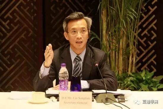 　　2017年7月4日，中非合作论坛中方后续行动委员会秘书长、外交部非洲司司长林松添向非洲国家驻华使节通报“一带一路”倡议与国际合作高峰论坛、中非合作论坛约翰内斯堡峰会成果落实进展等情况。论坛中方后续委副秘书长、商务部西亚非洲司司长钟曼英，以及论坛共同主席国南非驻华大使姆西曼，非洲国家驻华使团长、马达加斯加驻华大使希科尼纳等47位非洲驻华使节或代表与会。  　　林松添表示，“一带一路”倡议为推动构建人类命运共同体，促进各国共同发展贡献了中国方案，得到国际社会广泛认可和赞同。中非合作论坛约堡峰会成果落实已取得令人鼓舞的进展。中方欢迎非方参与“一带一路”建设，并愿借助“一带一路”建设东风，推动落实中非“十大合作计划”，助力非洲实现自主可持续发展。  　　使节们高度评价“一带一路”倡议，表示非方愿同中方共同推进“一带一路”建设和中非合作论坛约堡峰会成果落实，促进中非关系实现更大发展。  　　文章来自：直通非洲