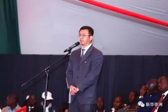 　　由中国和肯尼亚两国企业合建的珠江经济特区7日在肯西部城市埃尔多雷特举行奠基仪式，这将是肯尼亚首个经济特区。  　　    　　7月7日，在肯尼亚埃尔多雷特，肯尼亚副总统鲁托(右二)、中国驻肯尼亚使馆参赞姚明(左一)等嘉宾为珠江经济特区揭牌。新华社记者 潘思危摄  　　    　　7月7日，在肯尼亚埃尔多雷特，肯尼亚副总统鲁托在珠江经济特区建设奠基仪式上讲话。新华社记者 潘思危摄  　　肯尼亚副总统鲁托当天在奠基仪式上说，中国改革开放积累了丰富的工业化经验，两国企业合建经济特区，有助于肯尼亚学习、借鉴中国经验，推动肯尼亚工业化进程。  　　肯尼亚工业贸易合作部长穆罕默德表示，珠江经济特区将给当地带来大量就业机会，促进埃尔多雷特乃至整个肯尼亚的经济增长。  　　    　　7月7日，在肯尼亚埃尔多雷特，中国驻肯尼亚使馆参赞姚明在珠江经济特区建设奠基仪式上讲话。新华社记者 潘思危摄  　　珠江经济特区由中国广东新南方集团与肯尼亚非洲经济特区有限公司合作建设，预计投资约20亿美元，一期项目预计两年内完工。  　　    　　7月7日，在肯尼亚埃尔多雷特，肯尼亚副总统鲁托(左)驾驶挖掘机为珠江经济特区动工破土。新华社记者 潘思危摄  　　广东新南方集团总裁朱拉伊说，中国的经济发展道路对肯尼亚有借鉴意义。珠江经济特区将从中国引进先进的工业生产理念，严格筛选入园企业，助力肯尼亚实现可持续发展。  　　    　　这是7月7日在位于肯尼亚埃尔多雷特的珠江经济特区拍摄的工程车辆。新华社记者 潘思危摄  　　按照规划，珠江经济特区将重点发展农产品加工、高新技术、家具、轻纺、机械、建筑等产业集群，带动中国企业走进肯尼亚投资建厂。项目建成后，预计可提供4万个直接就业岗位和15万个间接就业岗位。  　　文章来自：新华非洲