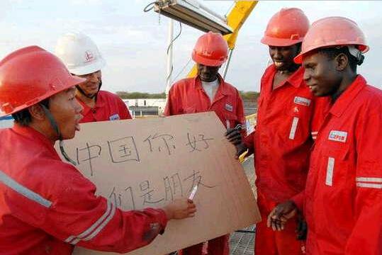 　　坦桑主流媒体《卫报》7月13日报道，麦肯锡近日发布了非洲中国企业调查报告，报告调查了中国与撒哈拉以南8个非洲国家间的贸易、投资、援助等数据，显示中国已经成为非洲最大的经济伙伴。  　　中国在非洲设立的企业数量已经超过10000家，其中90%是私营企业，1/3是制造业企业，25%的中国企业都能在首年收回投资。  　　中国企业占非洲工业产值的比例高达12%，大约5000亿美元;在基础设施领域，中国企业的市场占有率则更高，接近一半的国际工程项目都是由中国企业承建的。  　　报告称未来中国对非投资将以更快的速度增长，预计中国在非企业2025年的营业收入总额可能从目前的1800亿美元增至4400亿美元。  　　文章来自：中财网