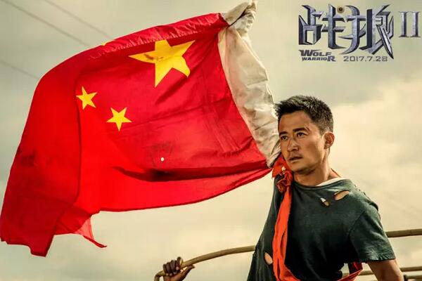 　　《战狼2》热映，不少观众民族自豪感油然而生。这不，就有网友在网上PO出自己在海外(利比亚班加西)遇难时的亲身体验，盛赞国家给自己带来的安全感。  　　    　　以下是该网友的全文：  　　“战狼2真心不错，看到开头撤侨的镜头，又看了今天的沙场阅兵，颇有感触。想起了六年前在利比亚班加西的经历，电影里其中有些桥段和自己的亲身经历颇为相似。  　　    　　2011年2月15号开始，班加西开始爆发反政府游行，2月18号，班加西的政府军反水，政府机构瘫痪，当地已经完全陷入无政府的混乱状态，警察不再维护秩序，罪犯逃狱，我们的营地遭受了匪徒持枪洗劫，损失惨重，通讯完全中断，并有人员受伤，营地里的我们，在这个离家一万多公里网络电话全部中断消息闭塞的孤岛上，前路未知，如同美国大片里即将战斗的大兵，故作轻松的表面下是焦虑和精神紧张。但是没想到国家在暴乱的第一天就开始准备营救方案，到20号晚上我们就登上了中国政府租借的希腊邮轮，到了克里特岛，离开了这个是非之地。  　　    　　有几点到现在都记忆犹新：  　　1，我们营地遭受袭击的第二天，公司领导就在混乱状态下冒着危险到各个项目部慰问，稳定军心。我们公司在当地有十几个项目部，接近一万员工，一圈转下来至少多半天，后来我们公司领导承担了利比亚东部地区撤侨总指挥，成功组织了包括我们公司在内的东部地区所有中国人全部安全撤回来了，国企在海外的领导，是有担当的，关键时刻真的是可以靠得住的。  　　2，我们遭遇暴乱和组织撤退的时候，和电影里的情节不一样，中国人都很团结，一直有组织有纪律，积极协调国家和当地的部落长老关系，在港口封闭的情况下，以很快的速度让轮船进港，是唯一可以进港的外国轮船。然后妇女第一批上船，普通员工和工人第二批上船，领导最后一批撤退。  　　3，当时有个同事，是美籍台湾人，有美国和台湾的两本护照，暴乱刚开始的时候他打通了美国驻班加西大使馆的电话寻求帮助，但是一直到我们上船，印象里无所不能的保护美国公民的美国政府，一点反应都没有，他还是跟着我们一起上了我们的邮轮撤了出来。我们撤退的时候，把工地上我们招的孟加拉国、泰国等其他国家的工人也带出来了，韩国监理平时很强势，但是暴乱发生时韩国政府并没有动静，最后还是坐我们的船把他们带出来的，上船的时候我看到别的国家的人，也想往船上爬，但是被希腊船员拿着杆子都赶下去了，有点心酸也无可奈何，后来这些人很多都困在当地，在战争中死去，特别是黑人，他们的国家根本顾不上他们，因为政府军里有黑人的雇佣军，反对派夺取政权后对雇佣军清算，无差别的杀了很多无辜的黑人。  　　4，电影里吴京举着国旗通过交战区，并不是杜撰，当时有在利比亚的内地通过陆路撤到突尼斯和埃及的，要穿过反对派和政府军的地盘，他们拿着国旗或者中国护照，都安全通过了，没有被为难，而且突尼斯和埃及的边境当时已经关闭，但是在外交部协调下，重新打开而且仅允许中国人通过，身份由中国外交官甄别，有的人护照丢失，就让他唱一首国歌，唱完就放行过来，中国在非洲的形象和地位，还是蛮高的。  　　5，无政府状态下的混乱，各种犯罪杀人都没有人管，就是现实中的噩梦，回国后一段时间还会做这样的噩梦，在西方国家支持下，以追求自由民主，反对卡扎菲独裁之名发起的这场所谓的“革命”，在卡扎菲死后到现在，利比亚还处于分裂的军阀割据混战状态，我们上船的时候当地朋友去送我们，大男人哭着和我们说，我们国家完了。  　　    　　我们能躲开战乱，但是他们的家园却毁了，无处可去。希望我们国家永远不要有这样的事情发生。我们国家的武器再落后，也是用来保护我们的，从2011年到现在6年了，中国又进步了很大，国防力量更强大了，现在还在海外的各位，应该更加自豪自信，安全感更强了吧。”  　　文章来自：非洲经济商业观察