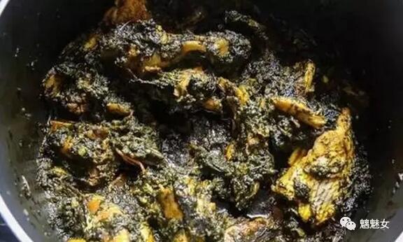 　　世界之大无奇不有，随着人们生活水平的提高，各种美食层出不穷。而在非洲，有一种美食令好吃嘴们瞠目结舌，那就是非洲大蜗牛，据悉，大蜗牛的一种高蛋白的食物，是非洲人十分喜爱的传统美食之一。  　　    　　    　　在非洲的加纳，大大小小的市场上都能看到这种美食，在街头随处可见油炸蜗牛小吃，在加纳，每年贩卖出去的蜗牛总重量达到了15000吨。  　　    　　这个是?  　　    　　蝉蛹  　　    　　烤牛皮  　　    　　猪蹄  　　    　　烧烤  　　    　　非洲串串，是蝙蝠  　　    　　鱼酱  　　    　　水果  　　    　　熏肉  　　文章来自：非洲经济商业观察