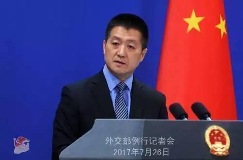 　　据法新社8月12日报道，达赖喇嘛办公室11日发表声明称，决定取消原定本月中旬访问非洲国家博茨瓦纳的计划，原因是达赖“身体疲累，需要休息”。法国国际 广播电台说，中国此前警告博茨瓦纳尊重中方的核心利益，称“不会容忍其他国家做损害中国核心利益的事情”。不过，目前没有消息透露博茨瓦纳是否拒绝向达赖发放入境签证。  　　达赖办公室称，达赖年事已高，无法承受过多疲劳。医生建议他接下来数周都应避免长途旅行，留在印度达兰萨拉休养，他已致函博茨瓦纳总统卡马表达歉意。按照原计划，达赖将于8月17日至19日以“私人身份”窜访博茨瓦纳。  　　博 茨瓦纳政府12日在脸书主页上转发了达赖办公室的声明，没有做更多说明。在这条信息下面，该国一些人表示“遗憾”，但也有网友“感谢达赖”。一名网友留言 说：“很好，这避免将博茨瓦纳置于和中国关系的困境。”另一名网友称，“我对达赖没意见，但有时候，你要知道自己的面包来自哪里……”  　　  ▲博茨瓦纳正在建设中的CBD（图源：视觉中国） 博茨瓦纳正在建设中的CBD(图源：视觉中国)  　　英国路透社称，中国是非洲最大的贸易伙伴，最大的投资国之一。在博茨瓦纳，中国国有企业获得众多项目合同，涉及公路、大坝、煤炭火力发电站和机场建设等。博茨瓦纳的邻国南非自2009年以来3次拒绝向达赖发放签证。  　　博茨瓦纳政府7月25日确认，将允许达赖8月进行“纯粹的私人访问”，但又声称达赖将被以“外国要员”的身份对待。7月31日，中国驻博茨瓦纳大使馆发表声明说，允许达赖窜访就是为其反华分裂活动提供舞台，是明显干涉中国内政的不友好行为。  　　  ▲7月26日，中国外交部发言人陆慷的例行记者会上回应达赖将窜访博茨瓦纳 7月26日，中国外交部发言人陆慷的例行记者会上回应达赖将窜访博茨瓦纳  　　文章来自：环球网