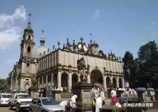 　　说起非洲，大家是不是就想到了：贫穷、疾病、暴力、饥饿...刻板印象蒙蔽了真相你以为非洲是这样的  　　    　　但，它可能比你所在的城市还繁华  　　    　　普华永道(PWC)第一次推出了关于非洲大陆城市排名的报告，PWC表示，通过跟踪人口的变化，城市创新性，技术的变化，经济实力和气候变化的转移作出了此评估报告。  　　分析了四个指标：经济，基础设施，人力资本和人口/社会。从这个分析中，两排名出现了：“一般城市”和“机会城市”，“我们相信这些城市展示的优势和劣势意味着非洲城市的未来。“  　　    　　报道中指出20个最有潜力的非洲城市是哪些呢?  　　No.20 罗安达  　　Luanda,LAD  　　安哥拉首都和罗安达省首府。位于西北部，濒大西洋木戈湾，近宽扎河口，附近蕴藏石油。  　　第二次世界大战以后城市迅速发展，已成为全国主要工业中心和最大港市，有规模较大的石油提炼厂和纺织厂，还有食品、水泥、铝器、制糖、造纸、机械制造、冶金、建材、化学和服装等工业。  　　No.19 金沙萨  　　kinshasa  　　金沙萨是刚果民主共和国的首都和最大河港，也是中部非洲的最大城市。1966年前称利奥波德维尔，历史上曾为比属刚果的首府。1960年独立，比属刚果独立，定都金沙萨。  　　金沙萨是个拥有千万人口的现代化非洲都城，是全国政治、经济、交通和文化中心。  　　    　　No.18马普托  　　Maputo  　　马普托是莫桑比克首都，位于莫桑比克国土南端，临印度洋马普托湾。  　　1907年成为葡属东非首府。莫桑比克独立后定为首都。现为莫桑比克政治、经济中心。有较大的炼油厂和面粉厂，还有锯木、制糖、轧棉、水泥、烟草加工等工业。东非主要港口之一。  　　    　　No.17安塔那那利佛  　　Antananarivo  　　塔那那利佛(马达加斯加语：Antananarivo;法语：Tananarive，又译为安塔那那利佛)，是印度洋岛国马达加斯加的首都，是马达加斯加的最大城市，也是行政、通讯和经济中心。  　　    　　No.16杜阿拉  　　Douala  　　杜阿拉是喀麦隆最大的城市，喀麦隆利托拉省的省会。同时是喀麦隆最大的港口，港口位于西南沿海平原，距大西洋25公里。  　　是喀麦隆的“金融之都”，手握国家的出口命脉，是喀麦隆全国最大的工商业中心及交通枢纽，主要工业和出口有石油，可可和咖啡。  　　    　　No.15 达累斯萨拉姆  　　Dar es Salaam  　　坦桑尼亚首都，第一大城市和港口，全国经济、文化中心，东非重要港口，达累斯萨拉姆区首府，该市终年绿色，环境优美，是“海上丝绸之路”沿线城市。  　　    　　No.14卢萨卡  　　lusaka  　　卢萨卡(Lusaka)是非洲东南部内陆国赞比亚的首都和第一大城市，位于赞比亚的东南部。由于赞比亚是一盛产铜矿的内陆国，卢萨卡有铁路通往邻国坦桑尼亚以运铜出口，而有“铜都”之誉。  　　    　　No.13基加利  　　Kigali  　　基加利是卢旺达首都，政治、经济、交通中心和避暑游览胜地。  　　中卢两国友好合作关系发展顺利。2006年双边贸易额3429万美元，同比增长45.7%。埃塞俄比亚航空公司经营的航线，建立起达基加利与中国大城市交流的纽带，并促进两国的经济文化进一步交流。  　　    　　No.12阿比让  　　Abidjan  　　阿比让是科特迪瓦的最大都市和经济首都，也是科特迪瓦实际上的行政中心(科特迪瓦名义上的首都是亚穆苏克罗)。  　　科特迪瓦最大城市和港口。人口415万(2006年)。西非金融、贸易中心。风景优美,是非洲著名游览城市,为全国最大地旅游中心。  　　    　　No.11达喀尔  　　Dakar  　　达喀尔是塞内加尔共和国的首都，位于佛得角半岛，大西洋东岸。是塞内加尔的政治、经济、文化、交通中心，也是塞内加尔国民议会及总统官邸所在地。  　　它是塞内加尔最大的城市，位于非洲大陆最西端，因此达喀尔市对于泛大西洋和欧洲贸易是一个十分有利的启运点。  　　    　　No.10坎帕拉  　　Kampala  　　乌干达首都坎帕拉是东非历史较悠久的城市，坎帕拉是全国的文化中心，坎帕拉的工业生产占全国第二位，主要有农产品加工、纺织、水泥、制糖、机修、日用化工等。全国大公司的总部大多设在这里。  　　    　　No.9亚的斯亚贝巴  　　Āddīs Ābebā  　　亚的斯亚贝巴是东部非洲国家埃塞俄比亚的首都，同时也是非洲联盟及其前身非洲统一组织的总部所在地，位于海拔2400米的高原之上。  　　一个时期以来，中国政府以不同形式给以大力支持，援建了很多道桥、公路等基础设施项目。  　　    　　No.8拉各斯  　　lagos  　　拉各斯是尼日利亚旧都和最大港市,全国最大的工业和商业中心。这里集中了许多中小型和大型工业，有大型榨油厂、可可加工厂以及纺织、化工用品、造船、车辆修配、金属工具、造纸、锯木等工厂。  　　    　　No.7 内罗毕  　　Nairobi  　　是东非肯尼亚的首都，也是东非最大的城市，非洲最大的城市之一，一座国际化大都市。人口超过200万。洲最领先、最时尚、最现代化的城市之一。  　　联合国人居署(UNHABITAT)与环境署(UNEP)的总部皆设在内罗毕。国际民航组织(ICAO)的非洲东部、南部办事处设于此市。  　　    　　No.6阿克拉  　　Accra  　　阿克拉是加纳首都和最大港市。全国政治、经济、文化中心，是重要的可可豆、金刚石市场。公路四通八达。建有本国唯一国际航空港科托卡国际机场。  　　著名的旅游中心。有加纳大学、科学院、博物馆、植物园等。加纳70%的工业都集中在阿克拉市周围。是非洲最现代化及最富庶的城市之一。  　　    　　No.5阿尔及尔  　　Algiers  　　阿尔及利亚首都阿尔及尔，而且它还是公元十世纪建立的古城，现为全国政治、经济、文化和交通中心，地中海岸最大港口之一。  　　阿尔及尔经济规模在非洲居第二位，仅次于南非。2005年其产值占阿GDP的45%，出口总额的98%。粮食与日用品主要依赖进口。  　　    　　No.4 达尔贝达  　　Dar el Beida  　　别名：卡萨布兰卡，摩洛哥摩洛哥历史古城达尔贝达，位于大西洋岸，是摩洛哥最大的港口城市，全国经济和交通中心，拥有全国70%的现代工业，市区和郊区有1000多座工厂，工商业、金融中心，素有“摩洛哥肺叶”的称号。  　　    　　No.3约翰内斯堡  　　Johannesburg  　　约翰内斯堡是南非共和国最大的城市.地处世界最大金矿区和南非经济中枢区的中心。附近240千米地带内有60多处金矿，周围还有众多工矿业城市，合占南非工业总产值一半左右。  　　    　　No.2突尼斯  　　Tunis  　　突尼斯首都突尼斯市(Tunis)位于突东北部，临地中海南岸的突尼斯湾。市郊面积达1500平方公里，人口225万(2013年)。是全国政治、经济、文化中心和交通枢纽。1979年以来，阿拉伯联盟总部迁来这里。1997年联合国教育、科学及文化组织选定为1997年的“世界文化之都”。  　　    　　No.1开罗  　　Cairo  　　开罗是埃及首都及最大的城市，也是非洲[及阿拉伯世界]最大城市，横跨尼罗河，是整个中东地区的政治、经济、文化和交通中心，位于埃及的东北部。  　　是整个中东地区的政治、经济、文化和商业中心。开罗由开罗省、吉萨省和盖勒尤卜省组成，通称大开罗。  　　现今开罗人口八百万，其中流动人口二百万，来自开罗周围以及全国各地。到此临时居住、上学、经商和做工。  　　    　　报告还指出，2030年，非洲的一半人口将居住在城市里，经济活动和增长将集中在城市里，城市将成为通信中心和社会发展中心。  　　文章来自：尼日利亚华人网