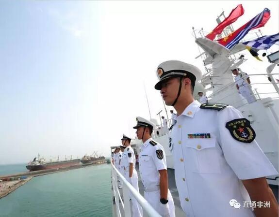 　　2017年8月23日，执行“和谐使命-2017”任务的中国海军和平方舟医院船在任务指挥员管柏林、政委金毅率领下抵达吉布提共和国吉布提港，开始为期9天的友好访问并提供免费医疗服务。这是和平方舟时隔七年再次到访吉布提。  　　    　　当地时间10时许(北京时间15时许)，和平方舟在吉方引导下，缓缓驶进吉布提港。吉方举行了隆重的欢迎仪式，吉布提国防参谋长塔希尔准将、海军司令阿卜杜拉曼上校，中国驻吉布提大使符华强、国防武官纪明周，我驻吉布提保障基地司令员梁阳、政委李春鹏，吉海军官兵、中国驻吉布提大使馆工作人员和中资机构、留学生、华人华侨代表等约200人在码头挥动中吉两国国旗，热烈欢迎和平方舟到访。  　　    　　访问期间，任务指挥员管柏林将拜会吉总参谋长扎卡里亚中将、海军司令阿卜杜拉曼上校，参观吉方军事设施。和平方舟将利用医院船主平台对前来就诊的病人进行医治，同时派出医疗专家赴吉方医院开展联合诊疗和医疗培训，医疗分队前往瓦哈伯雷村庄开展医疗服务，设备维修分队赴吉军医疗所等医疗机构进行设备维护检修，联谊分队赴巴拉巴拉区政府开展健康服务和文化联谊活动。此外，中吉海军官兵将进行体育比赛等交流活动，进一步加深彼此友谊。和平方舟还将为我驻吉布提保障基地官兵和施工人员进行医疗巡诊，送上祖国人民的亲切慰问。  　　    　　吉布提是世界最不发达的国家之一，由于当地医疗条件有限，就医需要提前预约，且费用较高，许多患者常常得不到及时救治。和平方舟曾于2010年访问吉布提并提供免费医疗服务，被吉布提白内障患者誉为“上帝派来的光明使者”。此次和平方舟再次到访，在当地民众引起强烈反响，掀起了一股“中国风”，大家争相传递着这一喜讯。  　　文章来自：直通非洲