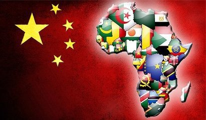 　　近几十年来，中国的经济成就已引发全世界艳羡。1989年至2017年，中国的GDP年均增速高达9.71%。在笔者看来，中国的成功故事与3个关键因素密不可分：持续放开经济管制、大举投资基础设施和创新技术的大量涌现。纵观历史，这是释放经济增长的3种可靠因素。但它们能适用于数千英里外的世界上最复杂的地区之一——撒哈拉沙漠以南非洲吗?  　　其实，非中拥有许多共同点。二者共有26亿人口且都在迫切追求工业化和经济增长。但与中国不同，非洲的12亿人口极其年轻。这使该大陆拥有世界上最丰富的人力资本，但他们必须接受好的培养。中国的成功故事彰显了人力资本培养至关重要。中国领导人在去年召开的全国科技创新大会上表示，中国将分别在2020年和2030年进入创新型国家行列和创新型国家前列，“科技是国之利器，国家赖之以强，企业赖之以赢，人民生活赖之以好。”  　　显然，这同样适用于非洲。中非双方都必须重视推动来自“草根”的创业精神。政府的热情很关键，而非洲的决策者们正迅速且越来越意识到创新、以及对创新的支持至关重要。波士顿咨询集团近来的研究显示，中国对“后期阶段”研发的支出已超美国，而这是创新实现商业成功的关键。中国已经受益于政府金融支持和公私行业对初创企业、中小企业和创新者的投资——这已推动中国科技行业蓬勃发展。例如，腾讯已成为世界最大的互联网公司之一，而微博的用户数已超过其美国对手推特。  　　如果非洲国家大举投资中小企业并为创新者提供成功的平台，那么中国的科技实力和创新就能被复制到世界人口增长最快、最年轻的非洲。然而，此类投资不能仅来源于政府。在多样化的非洲大陆，私营行业和非营利组织需力争实现已助推中国成功的“草根”创新。有数据显示，如今为非洲初创企业投资的风投资本正迅速激增：2012年为4060万美元，但仅在两年内就骤增至4.14亿美元，且有望在明年达到约6.08亿美元。  　　如今，非洲创新基金会等非营利机构正在全非洲筛选并支持能应对非洲独特挑战且在商业上切实可行的创新者。这种“可实现自我发展”的创新特征至关重要，中国已证明该特征能获得丰厚回报。许多中国企业尤其是科技公司的成就都归功于其发现国内市场缺口并找到相关解决方案。这也将是非洲未来成功的模式。在各国政府、私营行业和非营利机构的持续支持下，该大陆庞大且极其年轻的人口确实拥有使非洲成为下一个中国的机遇。  　　文章来自：环球网