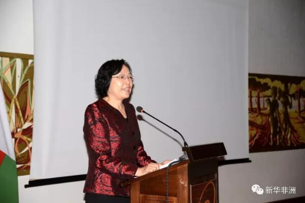 　　“中马关系及‘一带一路’倡议”研讨会当地时间26日在马达加斯加首都塔那那利佛举行，作为中马建交45周年系列庆祝活动的一部分，研讨会共吸引了近50名中马关系及“一带一路”倡议的相关专家、学者参会。  　　    　　图为研讨会现场。  　　中国驻马达加斯加大使杨小茸在研讨会致辞中回顾了中马两国建交45年来所取得的成就，她表示，中马两国关系源远流长，自1972年建交以来，两国在政治、经济、卫生等领域的合作不断取得重大进展，两国合作结出累累硕果｡  　　   中国驻马达加斯加大使杨小茸在研讨会上致辞。  　　杨小茸指出，目前，中国是马达加斯加的最大贸易伙伴，中马双边贸易总额在2016年达11亿美元，中国将继续致力于发展互利共赢的两国合作｡  　　马达加斯加外长代表，马外交部双边关系司司长埃里克在致辞中说，中马双方都致力于发展互利共赢的双边关系，研讨会的举行将带给马达加斯加更多的双边合作的机遇｡  　　据统计，中国是马第一大贸易伙伴、第一大进口来源国及第四大出口目的地国｡2016年，马中双边贸易总额为11亿美元。其中，马从中国进口9.43亿美元，对中国出口1.59亿美元。  　　文章来自：新华非洲