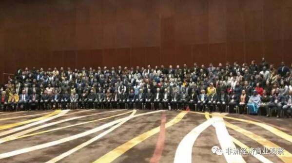 　　11月16日上午，第五届中非工业合作发展论坛大会在北京国家会议中心隆重开幕。本届论坛主题为“投资非洲，贸易共享”。出席本届论坛大会的有中非两国领导、国际组织官员、非洲驻华使节、专家学者、优秀企业代表等近400余人。  　　    　　中国与非洲历来有着浓厚的传统友谊和良好的合作关系，中非国家间始终秉承着真诚友好、平等互利、团结合作、共同发展的原则，携手走过风云变幻的历史进程，共同迎来新时代的发展契机。近年来，中非国家间政治来往不断加强，经贸合作逆势上扬，人文交流空前活跃。中国与非洲国家之间的合作切合中国“一带一路”倡议精神和非洲《2063年议程》的战略目标。  　　外交部原副部长杨福昌出席开幕式并致辞。他首先对第五届论坛大会的隆重开幕表示了真诚的祝贺，并对参会的中外嘉宾表示了热烈的欢迎。他提到，“一带一路”倡议为中国与非洲国家间的交流提供了新的机遇。中国的恰逢产业结构调整时期，与非洲工业化趋势互补互利。中非产能合作从商品出口扩展到资本、技术、机械和管理技能的合作，中非贸易往来满足了中非发展的需求。杨副部长在发言中高度赞扬了中非工业合作发展论坛在促进中非经济合作方面的作用，并表示本次会议将以配合中国企业进驻非洲需要、推荐非洲工程项目为目的，有效地起到平台和桥梁作用。  　　原对外经贸部副部长、中国第三任加入WTO谈判代表谷永江在致辞中表示，多年来中国始终高度重视非洲和对非关系,始终把发展中非传统友好合作关系置于中国外交的重要位置，习近平主席在中非合作论坛约翰内斯堡峰会上提出了“十大合作计划”，为中非工业合作指明了方向。2017年，是中非“十大合作计划”落实的关键之年。中国对非进出口结构不断优化，中企对非投资积极性高涨，非洲国家政府为中企进入非洲提供诸多利好政策。他表示了对中非工业合作发展论坛今后在加速推动非洲经济贸易发展进程中发挥更大的作用的希望，并预祝本届论坛大会取得圆满成功。  　　中非工业合作发展论坛秘书长程志刚以“面向未来的中非关系与产能合作”为主题发表了演讲。程秘书长在演讲中分析了当前时代背景下中非经贸合作的新形势。中非关系正迈向深入合作共赢发展新阶段，中非工业论坛在十年间致力于帮助中国企业走进非洲，在这一过程中既无数次获得成功的喜悦，也看到了许多中企走进非洲的坎坷，论坛将继续不负使命，积极全面落实中非合作的各项举措，为各级政府组织、工商界提供力所能及的服务。程秘书长提出，支持非洲工业化和产能合作在未来五年是关键，中非在基础设施领域的合作以产业园等形式高速发展，未来几年来，非洲基础设施的完善、工业化的发展及人口红利增长将为投资者带来巨大商机。  　　阿尔及利亚驻华大使、乌干达驻华大使等5位非洲大使也做了精彩的主题发言。  　　十年来，中非工业合作发展论坛一直致力于推进中国与非洲多层次、多领域的广泛合作，促进中非事业不断向前发展，成为了中非政府、组织、企业间交流沟通的知名平台。本届论坛紧密围绕“投资非洲，贸易共享”的主题，为参会来宾推出多个投资项目，以主题演讲、地方政府专题论坛、行业专题论坛等形式全方位、多层次的分析非洲经济形势，分享非洲投资机遇。  　　    　　现今，中非关系已上升为全面战略合作伙伴关系。第五届中非工业合作发展论坛的成功举办，将加深中国与非洲国家在经济领域的彼此了解，推动双方交流与合作，为共同发展、共同繁荣提供新契机。  　　文章来自：非洲经济商业观察
