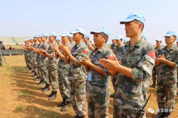 　　中国第八批赴南苏丹(瓦乌)维和工程兵大队承建的“阿加夸克至姆沃洛补给线”工程项目15日在南苏丹西部城市瓦乌举行开工仪式。  　　    　　开工仪式现场。  　　瓦乌州州长安杰洛·塔班在仪式上致辞。他感谢中国维和工程兵大队为南苏丹国家建设和社会发展提供的强有力支持，相信“阿加夸克至姆沃洛补给线”工程项目将对南苏丹的经济发展、物资流通和人民生活产生巨大影响。  　　    　　维和工程兵大队队长孙士俭致辞。  　　据维和工程兵大队队长孙士俭介绍，该工程涉及道路全长563公里，施工危险系数高、动用装备多、作业时间长、施工距离远、保障难度大。为有效应对困难，维和工程兵大队已在安全形势分析、全要素综合演练等方面做了很多准备工作。  　　据了解，“阿加夸克至姆沃洛补给线”纵贯南苏丹南北，是联合国驻南苏丹特派团供给和人道主义救援的生命线，也是南苏丹的主要交通线和沿途民众赖以生存的重要通道。长期以来，由于战乱破坏、车辆碾压和雨水冲刷，该补给线部分道路沟壑纵横，车辆难以通行，严重影响正常的供给运输。  　　    　　嘉宾出席开工仪式。  　　孙士俭说：“此补给线是维和工兵队将要执行的主要施工任务，既有利于加强中国同非洲国家的友好关系，扩大中国在国际舞台上的政治影响，更能展现中国军队文明之师、威武之师、正义之师、和平之师的良好形象。”  　　    　　维和工兵列队鼓掌。  　　中国第八批赴南苏丹(瓦乌)维和工兵共268人，于9月底抵达任务区，主要担负任务区内工程保障，修建道路、桥梁、机场、构筑与维护简易营房、防护掩体，修建供水、供电、供暖设施，为战区维和部队提供工程支援等任务。  　　文章来自：新华非洲