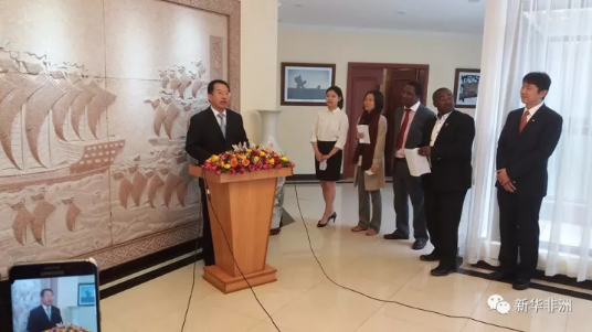 　　中国驻肯尼亚大使馆经济商务参赞处8日下午举行新闻发布会，经济商务参赞郭策向在场的20余名中肯两国记者宣布，2017中国非洲产能合作展览会将于12月13日至16日在肯尼亚首都内罗毕肯雅塔国际会议中心举办。  　　郭策说，这一活动不仅为那些计划到非洲寻找商机的大中型中国企业提供平台，也将为非洲的参与者提供一个扩大其商业网络和建立联系的机会。  　　    　　郭策在向肯方嘉宾和媒体介绍中肯交往史。新华社记者 王小鹏摄  　　他说，近年来中肯两国经贸合作快速发展，中国是肯尼亚的第一大贸易伙伴、第一大工程承包商来源国、第一大贷款提供国。在“构建人类命运共同体”的理念下，中国将与世界各地的朋友加强互利合作，实现共同发展。肯尼亚无疑是其中之一。  　　郭策说，中国和肯尼亚拥有共同的未来，肯尼亚自然资源和人力资源丰富，目前正在推进工业化，而中国经过30多年的改革开放，拥有帮助肯尼亚实现可持续发展的技术、装备和资本等条件。  　　据了解，中资企业在肯经商的同时，积极履行社会责任，惠及当地社会。据肯中经贸协会提供的数据，截至2016年12月，该协会70余家会员企业为当地提供了超过4.2万个工作机会。另有报告指出，在肯中资企业超过390家。在外资企业当中，来自中国的企业创造了最多的就业机会。  　　    　　郭策在发布会上发言。新华社记者 王小鹏摄  　　郭策指出，首届“中国国际进口博览会”将于2018年11月5至10日在上海举行，预计未来将有100多个国家和地区的企业参加。进口博览会的举办是落实中国新一轮高水平对外开放的举措，也是中国主动向世界开放市场的行动。中国欢迎肯尼亚政府官员、企业家和展会机构参加博览会，开拓中国市场。  　　北京华港展览有限公司、中展海外展览有限公司代表以及肯尼亚投资局局长摩西·伊基亚拉等肯方嘉宾也出席了发布会。伊基亚拉表示，他期待通过参与博览会，各方能够在贸易和投资等方面取得实实在在的成果。  　　    　　肯尼亚投资局局长伊基亚拉在会上发言。新华社记者 王小鹏摄  　　据了解，本次中国非洲产能合作展览会由中国贸促会联合中非发展基金、肯尼亚投资局、肯尼亚国家工商会共同主办，中国国际展览中心集团公司承办。目前，展会已得到各方的积极响应，主办方预计在4天时间里将有来自非洲多个国家的3000多名专业观众参观展览和参与交流活动。  　　中国贸促会发布的数据显示，2017年1至6月，中非贸易额约853亿美元，同比增长19%。中国企业对非洲非金融类直接投资流量16亿美元，同比增长22%。这是中国贸促会首次在非洲举办产能合作展览会，旨在落实中非“十大合作计划”和“一带一路”国际合作高峰论坛成果、推进国际产能和装备制造合作。  　　    　　郭策与参与发布会的中肯嘉宾合影。新华社记者 王小鹏摄  　　据贸促会介绍，将有来自18个省区市的近60家企业参与此次展览。包括国家电网、中国交通建设集团、中国电信、中核集团、国家开发银行等多家中国500强企业，以及众多看好非洲市场、有意投资非洲开展产能合作、积极参与“一带一路”建设的中小民营企业。  　　此外，由中国投资、建设并运营，被誉为“友谊合作之路”和“繁荣发展之路”的蒙内铁路等一系列示范性项目，也将在展会上集中亮相。  　　展会期间，中国贸促会还将与肯尼亚、莫桑比克、埃塞俄比亚等国贸易促进和投资促进机构签署合作谅解备忘录，共同促进中非各国经贸关系发展。肯尼亚驻华大使馆大使迈克尔·金扬久伊此前曾表示表示，这次展会旨在邀请超过30个非洲国家的企业代表参观，将提供一个高质量、有效率的平台，并搭建一个中非产能合作的桥梁。  　　文章来自：新华非洲