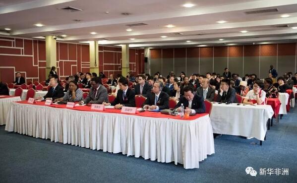 　　还记得几天前，中国驻肯尼亚大使馆经济商务参赞郭策宣布的一件大事吗?  　　首届中国非洲产能合作展览会13日在肯尼亚首都内罗毕开幕。约60家中国企业将展示中国基建、机械设备、信息通信等行业的先进技术和装备，寻求巩固中非合作，实现共同发展。  　　    　　中国非洲产能合作展会场外景。新华社记者 吕帅摄  　　本次展会由中国贸促会联合中非发展基金、肯尼亚投资局、肯尼亚国家工商会共同主办，中非民间商会协办，中国国际展览中心集团公司承办。  　　    　　中国展团团长贺彩龙在开幕式上发言。新华社记者 吕帅摄  　　据中国展团团长、中国国际展览中心集团公司总裁贺彩龙介绍，这是中国贸促会首次在非洲举办产能合作展览会，是落实中非“十大合作计划”和“一带一路”国际合作高峰论坛成果、推进国际产能和装备制造合作的重要行动。  　　    　　中国驻肯尼亚大使馆临时代办、公使衔参赞李旭航在首届中国非洲产能合作展览会开幕式上致辞。新华社发(查尔斯摄)  　　中国驻肯尼亚大使馆临时代办、公使衔参赞李旭航在致辞中说，非洲拥有推进工业化所需要的丰富的自然和人力资源;经过30多年的改革开放，中国拥有帮助非洲实现自主可持续发展的技术、装备、人才和资本。中国愿意与非洲分享工业化升级的经验，强化和加深“一带一路”倡议与非洲各国国家发展战略的对接将巩固中非合作，实现共同发展。  　　    　　肯尼亚工业贸易合作部长阿丹·穆罕默德在首届中国非洲产能合作展览会开幕式上致辞。新华社发(查尔斯摄)  　　肯尼亚工业贸易合作部长阿丹·穆罕默德表示，展会的举办充分体现了中国与非洲，特别是与肯尼亚的合作伙伴关系正在往更深、更高的方向发展。在过去4年里，中国公司在肯尼亚的成功投资起到了很好的引领作用，肯尼亚作为投资目的国的吸引力大为增强。肯尼亚将继续改善投资环境来确保投资者在此处获得最大的回报。  　　    　　嘉宾准备为开幕式剪彩。新华社记者 严明摄  　　肯尼亚国家工商会主席基普罗诺·基托尼也在讲话中对此次展会表示期待。他说，中非产能合作展是中肯两国政府，包括私营部门携手合作，促进贸易和投资互惠互利的平台。这样的平台将帮助商会会员和私营机构带来更多业务，促进私营机构的增长进而创造更多的就业机会。  　　中非发展基金驻肯尼亚首席代表董方说，中国通过加强对非投资，开展产业对接和产能合作，在推进非洲大陆工业化进程的同时，同步拉动中国自身经济增长，实现共赢局面。“此次展会也将会成为促进中非产能合作的又一个有力的推进器。”  　　    　　肯尼亚环境与自然资源部副部长马格丽特· 穆瓦基马(中)在中国深圳一家环境治理企业展位参观。新华社记者 王小鹏摄  　　据悉，本届展会展出面积近2300平方米，是近年来中国政府在非洲举办的最大展出活动之一。包括国家电网、中国交通建设集团、中国电信、中核集团、国家开发银行等多家中国500强企业，以及众多看好非洲市场、有意投资非洲开展产能合作、积极参与“一带一路”建设的中小民营企业参展。  　　此外，由中国投资、建设并运营，被誉为“友谊合作之路”和“繁荣发展之路”的蒙巴萨—内罗毕标轨铁路(蒙内铁路)等一系列示范性项目，也将在展会上集中亮相。  　　    　　中国非洲产能合作论坛开幕式现场。新华社记者 吕帅摄  　　开幕式当天下午，“中国非洲产能合作论坛”在肯雅塔国际会议中心举行。中国驻肯尼亚大使馆经济商务参赞郭策、肯尼亚投资局局长摩西·伊基亚拉、中国通信企业协会会长苗建华以及中国投资协会副会长、国家开发银行原行务委员袁英华等嘉宾发表演讲。  　　    　　中国驻肯尼亚使馆经济商务参赞郭策在开幕式上发言。新华社记者 吕帅摄  　　郭策在讲话中介绍了中肯两国关系和肯尼亚的投资优势，建议走进肯尼亚的中国企业结合肯尼亚当地的产业状况来谋划自身发展，把眼光聚焦在服务业上。  　　“对于一个信用良好、从未在外债上违约的国家，对于一个私营经济特别发达的国家，对于一个经济增长长期比较稳定的国家，我们相信，肯尼亚的经济具有光明的未来，”郭策说。  　　文章来自：新华非洲