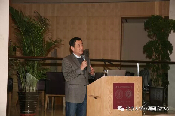 　　2017年12月30日，由北京大学非洲研究中心、北京大学非洲学生联谊会和北京大学开罗校友会共同主办的博雅非洲新年论坛在北京大学斯坦福中心举行。作为中心重要的年度学术活动，今年论坛的主题是“‘一带一路’倡议和非洲《2063年议程》”。此次论坛受到来自学界、中国政府、非洲驻华使馆、媒体、参与中非经济合作的企业以及非洲华人华侨团体等多方的广泛关注，近150名嘉宾受邀出席了活动。