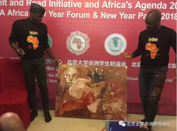 　　2017年12月30日，由北京大学非洲研究中心、北京大学非洲学生联谊会和北京大学开罗校友会共同主办的博雅非洲新年论坛在北京大学斯坦福中心举行。作为中心重要的年度学术活动，今年论坛的主题是“‘一带一路’倡议和非洲《2063年议程》”。此次论坛受到来自学界、中国政府、非洲驻华使馆、媒体、参与中非经济合作的企业以及非洲华人华侨团体等多方的广泛关注，近150名嘉宾受邀出席了活动。