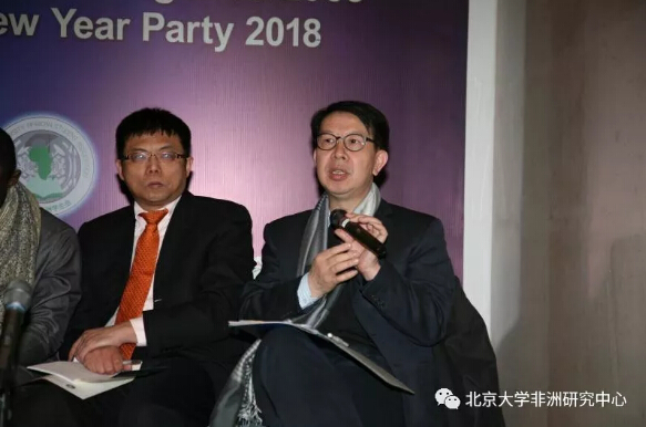 　　2017年12月30日，由北京大学非洲研究中心、北京大学非洲学生联谊会和北京大学开罗校友会共同主办的博雅非洲新年论坛在北京大学斯坦福中心举行。作为中心重要的年度学术活动，今年论坛的主题是“‘一带一路’倡议和非洲《2063年议程》”。此次论坛受到来自学界、中国政府、非洲驻华使馆、媒体、参与中非经济合作的企业以及非洲华人华侨团体等多方的广泛关注，近150名嘉宾受邀出席了活动。