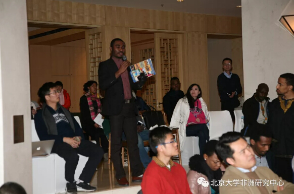 　　2017年12月30日，由北京大学非洲研究中心、北京大学非洲学生联谊会和北京大学开罗校友会共同主办的博雅非洲新年论坛在北京大学斯坦福中心举行。作为中心重要的年度学术活动，今年论坛的主题是“‘一带一路’倡议和非洲《2063年议程》”。此次论坛受到来自学界、中国政府、非洲驻华使馆、媒体、参与中非经济合作的企业以及非洲华人华侨团体等多方的广泛关注，近150名嘉宾受邀出席了活动。