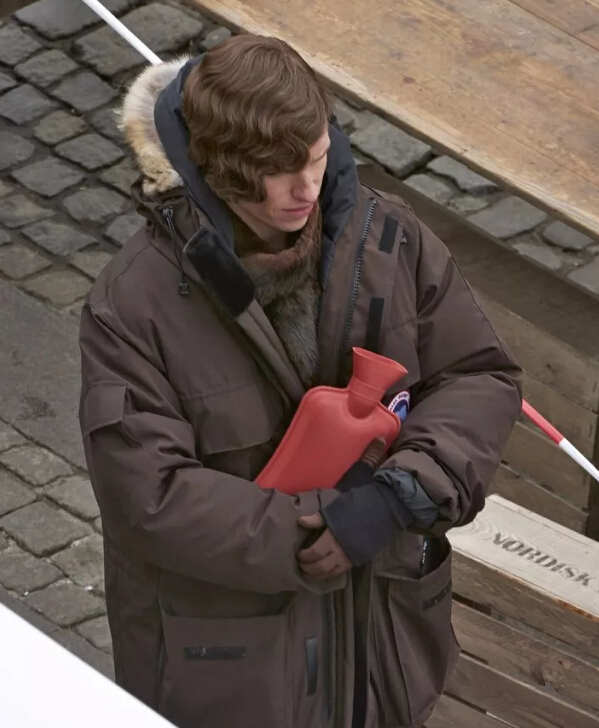 　　法国芒通举办柠檬节，当地人用柠檬做出“中国龙”的雕塑，可爱吸睛。  　　中国制造以其物美价廉，质量可靠红遍全球，很多外国人会来到中国买一大堆实用的中国产品回家，又或者直接在本地购买中国商品。中国制造已经慢慢进入外国人的家庭，并且占据重要的地位。  　　    　　新西兰奥克兰，北京奥运会吉祥物“福娃”参加当地圣诞节大游行。外国人显得有些受宠若惊，不过很快就拿着相机拍照。  　　    　　美国丹佛，美国总统候选人希拉里在竞选途中参观当地一家领带厂，手拿一条中国制造的唐纳德·特朗普牌领带。  　　    　　尼日利亚首都阿布贾西郊伊都火车站，尼日利亚总统布哈里试乘客车。阿布贾到卡杜纳铁路全长186.5公里，由中国土木工程集团负责设计和施工。  　　    　　希腊雅典，在废弃的某机场，一名男生坐在中式蚊帐里面。周围用的都是帐篷，但他看起来十分的惬意，非常的实用。  　　    　　巴勒斯坦加沙地带拉法赫，当地的一位居民患有头痛，去诊所的时候，医生用针灸放血的方式为他治疗。  　　    　　科特迪瓦阿比让，科特迪瓦总统阿拉萨纳·瓦塔拉的支持者参加竞选集会，吹响呜呜祖拉。世界90%左右的呜呜祖拉都是中国制造的。  　　    　　韩国首尔，首尔广场当日支起大量中式蚊帐，以呼吁民众关注非洲的疟疾问题。款式多样，看起来既美观又耐用。  　　    　　印度北部城市阿拉哈巴德，一名卖中国式蒲扇的小贩骑车叫卖。印象中老奶奶们都爱用蒲扇，闲聊的时候最爱用来扇风。  　　    　　美国芝加哥，街头的兵马俑复制品。芝加哥菲尔德博物馆也推出一项特别的寻宝游戏，让民众根据线索在芝加哥寻找真人比例的兵马俑复制品。  　　    　　美国迈阿密滩，玩具店里出售的电子仓鼠。这款中国生产的玩具可以说是今年美国购物季最大的“明星”,被媒体称为“必须拥有”的圣诞礼物。  　　    　　中国北京，MetroChina城轨展上中国北车展出的“中国制造”城轨车辆即将飞赴土耳其。中国制造范围很广，只有你想不到，没有做不到的。  　　    　　美国纽约，Willi Ninja出席2015年奥林巴斯时装周，展示手中的中式扇子。  　　    　　丹麦哥本哈根，一位男生走在街头，由于天气寒冷，怀中抱着中国式热水袋。冬天的时候，热水袋可是非常重要的保温工具。  　　    　　巴西里约热内卢，里约地铁4号线项目签订于2013年,由中国中车长客股份公司制造共15组90辆车,首列车于2015年2月到达里约,全部车辆在2015年11月底已全部交付完毕。除了地铁4号线,中国制造的列车也运行在其他的线路上,约占里约奥运会专线列车的60%。  　　没有中国制造，欧美国家绝对不可能维持现在的生活。欧美在电子、机械制造是有优势。但一旦涉及的人工，成本高的要死。五天八小时，而且效率还那么低。中国人自古以来，有着吃苦耐劳的精神，强大的学习能力。我想，在不远的将来，中国将在所有领域都占有举足轻重的地位。  　　这可真不是吹牛，我就拿微信、支付宝这种线上支付的方式来说，哪怕你在美国都找不到!在美国，越来越多的，开始使用支付宝和微信来进行线上付款。在日本，当他们知道就算在街边小吃咱都可以用线上支付，可以再也不用带钱包出门的时候，他们吐槽自己回到了江户时代。  　　中国会一直强大下去，强大到令人刮目相看。  　　文章来自：尼日利亚华人网