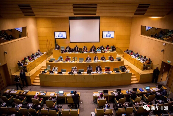 　　22日，新一届非盟常驻代表委员会会议在埃塞俄比亚首都亚的斯亚贝巴的非盟总部正式召开，标志着第30届非盟峰会正式拉开帷幕。  　　    　　非盟常驻代表委员会会议现场。  　　本届非盟峰会系列会议将从22日持续至29日，其中，将于22日至23日召开常驻代表委员会会议，25日至26日召开执行理事会会议，28日至29日召开非盟首脑会议。  　　本届非盟峰会系列会议将重点关注非洲国家的腐败形势，主题定为“赢得反腐败斗争的胜利：一条非洲转型的可持续之路。”  　　来自非盟55个成员国常驻该机构代表出席了22日召开的常驻代表委员会会议。非盟委员会主席穆萨·法基出席并讲话。  　　    　　非盟委员会主席穆萨·法基在会议中发言。  　　穆萨·法基表示，之所以选择反腐作为今年非盟峰会的主题，是鉴于非洲大陆腐败现象日益严峻，腐败问题对于经济发展、社会融合、政治秩序造成破坏。  　　穆萨·法基说，我们并不是仅仅喊口号，反腐败也不会是短期的行动，各个非洲国家本身都应该成为反腐败的主要责任人。  　　在2018年的新年致辞中，关于非洲的腐败状况，穆萨·法基就曾指出腐败问题进一步加剧了社会的不公平，同时，对依法治理国家形成了冲击;反腐败斗争是非洲发展的关键，可以避免非洲国家人民之间的不平等。  　　除此之外，穆萨·法基还在今天的会议上表示，此届非盟峰会还将关注农业、交通、信息通讯、法律、政府管理和金融等方面的问题。  　　    　　参会代表在非盟总部合影。  　　非盟峰会是非盟商讨非洲大陆重大政治、经济、社会问题的机制，每年举行两次。  　　文章来自：新华非洲