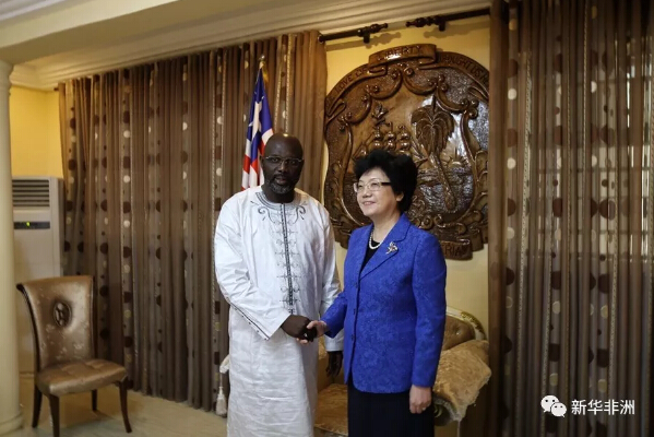 　　习近平主席特使、国家卫生计生委主任李斌23日在利比里亚首都蒙罗维亚会见利比里亚总统维阿。  　　    　　习近平主席特使、卫生计生委主任李斌会见利比里亚总统维阿。(驻利比里亚使馆提供)  　　李斌向维阿转达了习近平主席的诚挚祝贺和良好祝愿。李斌表示，2003年中利复交以来，利方坚定奉行一个中国政策，中方积极支持利比里亚和平重建，两国关系发展顺利，双边合作成果丰硕，切实惠及两国人民。中方高度重视中利关系，愿同维阿总统领导的利比里亚新政府一道努力，推动两国全面合作伙伴关系迈上新台阶。  　　维阿感谢习近平主席派特使出席其就职典礼，请李斌转达他对习近平主席的亲切问候和美好祝愿。维阿表示，坚持一个中国原则是利新政府的既定对华政策，利方愿在互利共赢的基础上同中国发展更强有力的伙伴关系。  　　文章来自：新华非洲