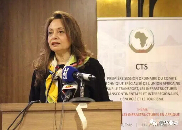 　　第30届非盟峰会系列会议于22日至29日在埃塞俄比亚首都亚的斯亚贝巴的非盟总部召开。期间，非盟《2063年议程》的旗舰工程——非洲单一航空运输市场将正式启动｡  　　    　　(资料)非盟委员会基础设施与能源事务委员阿布-扎伊德•阿马尼。(图片来自非盟网站)  　　在22日至23日召开的本届非盟常驻代表委员会会议上，非盟委员会基础设施与能源事务委员阿布-扎伊德•阿马尼介绍说，非洲单一航空运输市场将于28日正式启动，这将为提升非洲国家间贸易、促进跨国投资、推动旅游业发展带来更多机遇，同时能够创造30万个直接就业岗位以及300万个间接就业岗位，极大地促进非洲大陆经济社会一体化发展。  　　关于非洲单一航空运输市场建设，早在上世纪90年代，非洲国家就已经积极推动这一计划向前迈进。1999年，非洲民航委员会在科特迪瓦政治首都亚穆苏克罗举行会议，会议通过亚穆苏克罗决议，以推动非洲航空运输市场自由进入。2000年7月，作为非盟前身的非洲统一组织在多哥召开会议，批准了亚穆苏克罗决议的实施｡  　　在2015年1月份举行的非盟首脑会议上，非盟决定将非洲单一航空运输市场纳入推动非盟《2063年议程》落实的一项旗舰工程｡  　　阿布-扎伊德•阿马尼还表示，本届峰会期间，有关亚穆苏克罗决议监督文本将得到批准，这将会更好地对竞争和消费者保护进行监管，以保障单一航空运输市场的高效运转｡  　　据阿马尼介绍，目前在非盟55个成员国中，已经有包括贝宁、博茨瓦纳、埃及、埃塞俄比亚、加蓬、加纳、卢旺达、南非在内的23个国家签署相关文件，参与单一航空运输市场建设｡  　　非盟积极推动非洲单一航空运输市场建设，目的是进一步消除非洲国家之间的航空准入限制，推动非洲国家民航在各国之间的航行自由，降低成本，促进人员、商品等合理流动，进而促进非洲一体化的发展｡  　　关于单一航空运输市场建设，埃塞俄比亚交通部长艾哈迈德•希德在23日举行的有关非盟议题的新闻发布会上说，埃塞俄比亚一直是单一航空运输市场建设的积极拥护者;非洲单一航空运输市场的建设还将为非洲大陆自贸区的建设进一步铺平道路｡  　　希德表示，非洲单一航空运输市场的建设，对建设一个一体化、繁荣、和平的非洲具有深远意义｡  　　文章来自：新华非洲