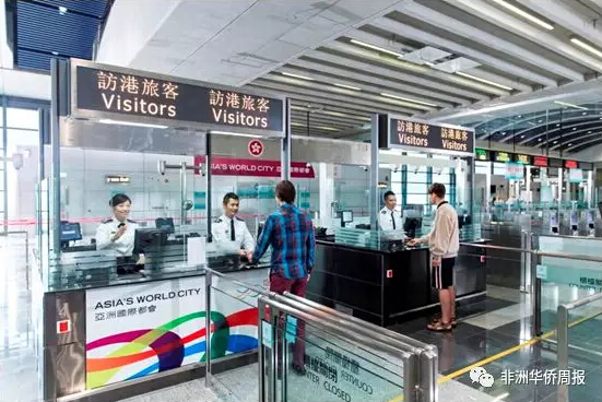 　　独在异乡为异客的朋友们，每当回国度假或者探亲的时候，是否都有这样的感触：  　　每逢佳节胖三斤，  　　仔细一瞧三公斤。  　　减肥拼命小半年，  　　未到功成又过年。  　　各位在外打拼的外籍华人们，每当申请签证回国的时候，你们是否觉得既费时又费钱?  　　不过，从2月1日起，这种不方便将被大大改善，准备好迎接“胖三斤”，哦不，是“三公斤”了吗?  　　    　　(图片来源于网络)  　　1月22日，公安部在北京召开新闻发布会，通报将于近期集中推出的八项出入境便利措施。这八项措施将于2月1日起施行，涉及就近办证、自助办证、免费照相、外籍华人办证、边检自助通关等多个方面，将进一步释放公安出入境改革红利，增强群众的获得感。  　　公安部出入境管理局局长曲云海说：“在全国范围对外籍华人实施长期签证、居留政策，让外籍华人‘回家’更方便。公安部决定进一步优化外籍华人入出境和停居留措施，将签证由之前最长1年多次有效，放宽至5年内多次有效;将居留许可期限由之前最长不超过3年，延长至5年。进一步增强外籍华人的归属感，使他们更踏实地在国内工作、学习、生活。”  　　八项出入境便利措施解读    　　    　　(图片来源于网络)  　　第一项：省内居民可在全省范围内办理出入境证件  　　申请人(登记备案的国家工作人员、现役军人除外)可在户籍所在地省(自治区、直辖市)内向任一县级以上公安出入境管理机构申请普通护照、往来港澳通行证及签注、往来台湾通行证及签注(申请赴港澳台个人旅游、定居、商务等活动的按专门规定办理)。  　　措施解读：  　　2012年1月1日以来，公安部在部分具备条件的省份推行了本省居民省内就近办理因私出入境证件措施(申请人须在申请地居住满一年以上)，方便了省内流动人口异地办理出入境证件。随着经济社会发展，人口流动更加频繁，上述限定居住时间的省内就近办证措施已不能很好地满足群众需求。针对这一情况，公安机关大力推进信息化建设，各省(自治区、直辖市)实现了省内有关信息互联互通，普遍具备了在省内实施无居住时间限制、就近办理出入境证件的条件。新措施实施后，各地申请人可在户籍所在省内任一县级以上公安出入境管理机构申请部分因私出入境证件，无需提供居住证明材料。此外，考虑到涉港澳台部分出入境证件的申请办理有专门规定，如赴港澳台定居须在户籍地申请，赴港澳台个人旅游签注的签发对象为开办城市的户籍居民及居住证持有人，赴港澳台商务活动须在企业登记备案地申请等，申请人应区别情形或事先咨询公安机关出入境管理机构，按规定的受理地点和相关条件递交申请。  　　    　　(图片来源于网络)  　　第二项：省内居民可在全省范围内自助办理往来港澳台旅游签注  　　申请人(登记备案的国家工作人员、现役军人除外)持本省(自治区、直辖市)公安出入境管理机构签发的电子往来港澳通行证、电子往来台湾通行证，可在省(自治区、直辖市)内任一往来港澳台签注自助设备办理往来港澳台旅游签注(开通个人旅游城市的非本市户籍居民申请个人旅游签注须持有居住证)。  　　措施解读：  　　通过自助设备办理往来港澳台旅游签注具有流程优、效率高的特点，申请人可以即来即办、立等可取。目前，全国957个县级以上公安出入境管理机构开展了自助办理服务，共投放自助设备7600余台，让群众享受到家门口办证和24小时办证的便利。但由于信息通联、设备容量等原因，大部分自助办理设备只能对本市户籍居民提供自助办理服务，不能充分满足省内流动人口就近自助办证需求。针对这一情况，公安机关加强信息共享，加大设备投入，扩大受惠人群，推动实现了本省居民可在全省范围内自助办理往来港澳台旅游签注，进一步便利省内流动人口就近自助办证。此外，考虑到赴港澳台个人旅游签注仅在部分城市开办，因此专门规定对开办个人旅游城市的非本市户籍居民，须在取得居住证的前提下方可自助办理个人旅游签注。  　　    　　(图片来源于网络)  　　第三项：符合条件的外省居民可就近办理出入境证件  　　本市户籍居民的外省(自治区、直辖市)户籍配偶、子女、父母(登记备案的国家工作人员、现役军人除外)，可在该户籍居民所在城市就近申请普通护照、往来港澳通行证及签注、往来台湾通行证及签注(申请赴港澳台个人旅游、定居、商务等活动的按专门规定办理)。上述申请人就近申请证件时，除提交常规申请材料外，还需交验本市户籍直系亲属身份证原件和相关亲属关系证明材料，即配偶关系交验结婚证、子女关系交验出生证明、父母关系提交其本市户籍子女出具的书面说明。  　　措施解读：  　　2013年7月1日以来，公安部在部分城市实施本市户籍居民的外省籍配偶和未满16周岁子女可就近申请部分因私出入境证件的便利措施。该措施实行以来，解决了部分有本市户籍直系亲属的申请人在本市办证的实际需求。随着经济社会发展和交通、住宿等条件的大幅改善，本市户籍居民的外省籍直系亲属特别是父母和成年子女，在本市生活或经常性往来较为普遍，跨省就近办证需求也越来越突出。为进一步便利流动人口就近办理出入境证件，公安部决定优化和推广上述措施，一是取消本市户籍居民的外省籍子女的年龄限制，二是将本市户籍居民的外省籍父母纳入受惠人群范围，三是将该措施推广至全国。新措施实施后，符合条件的申请人就近申请证件时，除提交常规申请材料外，仅需交验本市户籍直系亲属身份证原件和有关亲属关系证明(配偶关系交验结婚证、子女关系交验出生证明、父母关系提交其本市户籍子女出具的书面说明)，无需再提供居住证明材料。鉴于申请赴港澳台个人旅游、定居、商务等活动须按专门规定办理，具体情况请参考第一项便利措施解读。  　　    　　(图片来源于网络)  　　第四项：自助查询往来港澳台签注剩余次数  　　申请人持本省(自治区、直辖市)公安出入境管理机构签发的电子往来港澳通行证、电子往来台湾通行证，可在省(自治区、直辖市)内任一往来港澳台签注自助办理设备查询往来港澳台签注剩余次数。  　　措施解读：  　　目前，全国卡式电子往来港澳通行证和电子往来台湾通行证持有量达7867万张，因卡式证件不能直接标显签注使用情况、剩余次数等信息，使用中经常发生持证人到公安出入境受理窗口查询签注有效剩余次数，或因遗忘签注剩余有效次数出境受阻的情况。为解决上述问题，公安部部署升级往来港澳台签注自助办理设备系统，增加查询签注功能。申请人持本省签发的电子往来港澳通行证、电子往来台湾通行证，可在省内任一自助设备查询有效签注剩余次数信息。  　　    　　第五项：免费提供出入境证件照相服务  　　公安出入境受理窗口为申请人提供免费出入境证件照相服务(不含打印纸质相片)。暂不具备条件的窗口，应为未携带出入境证件相片或相片不符合《出入境证件相片照相指引》标准的申请人，提供免费出入境证件照相服务(不含打印纸质相片)。  　　措施解读：  　　为进一步提高公安出入境管理服务水平，节约申请人办理出入境证件成本，公安部要求全国公安出入境受理窗口为申请人提供免费出入境证件照相服务(不含打印纸质相片)。此项措施实施后，群众可根据自身需求选择公安出入境受理窗口免费照相服务或社会化照相服务。考虑到暂不具备条件的地方需进一步加强警力设备配置、接待场地规划等方面工作，在全面提供免费照相服务之前，要对未携带相片或相片不符合《出入境证件相片照相指引》标准的申请人提供免费照相服务(不含打印纸质相片)，让群众“少跑一趟”。  　　    　　(图片来源于网络)  　　第六项：为外籍华人提供签证、居留便利  　　对来华探望亲属、洽谈商务、开展科教文卫交流活动及处理私人事务的外籍华人，公安机关出入境管理机构可按规定签发5年以内多次入境有效签证;对在当地工作、学习、探亲以及从事私人事务需长期居留的外籍华人，可按规定签发有效期5年以内的居留许可。  　　措施解读：  　　近年来，公安部会同有关部门推出一系列便利外籍华人来华政策措施，鼓励和吸引更多外籍华人参与我国经济社会建设，为服务经济社会发展、聚集创新创业人才发挥了积极作用。为给在华工作、学习、生活的外籍华人提供更为便利、务实的出入境环境，公安部决定进一步优化外籍华人入出境和停居留措施，将签证由之前最长1年多次有效，放宽至5年内多次有效;将居留许可期限由之前最长不超过3年，增加至5年。  　　    　　(图片来源于网络)  　　第七项：大力推进自助通关服务  　　公安出入境边防检查机关将加强边检自助查验通道建设，2018年，开通边检自助查验通道的口岸数量要达到全国旅检口岸总数的50%，边检自助通关人数要达到出入境人员总数的50%。  　　措施解读：  　　边检自助通关具有高效(人均通关时间不足10秒)、便捷等优点，是方便出入境人员通关的重要举措。近年来，公安部不断扩大边检自助通关人员范围，扩建升级自助查验通道。2017年，使用边检自助查验通道通行的出入境人员达到2.58亿人次，占出入境人员总数的42.8%。为更好发挥自助查验通道的作用，便利出入境人员通关，公安机关将进一步加强边检自助查验通道建设，大力推动空港口岸出境自助通关，在2018年实现自助通关旅检口岸比例由目前的35.8%提高至50%，自助通关人数达到出入境人员总数的50%。  　　    　　(图片来源于网络)  　　第八项：为自助通关旅客提供出入境记录凭证自助打印服务  　　使用边防检查自助查验通道出入境的中外旅客，可以在自助查验通道后方的自助打印机上免费打印最近一次自该口岸出境或入境的记录凭证。该出入境记录凭证与边检机关加盖在出入境证件上的中国边检验讫章具有同等效力。  　　措施解读：  　　目前，旅客使用自助查验通道出入境时，其出入境证件上不再加盖中国边检验讫章，不标显出入境记录。有办理退税、报销及向使领馆核销签证等事务需求的自助通关旅客，需向边检机关申请补盖验讫章或到公安机关出入境管理机构、边检机关查询打印本人出入境记录作为证明。为满足旅客对出入境记录凭证的需求，公安部研发了出入境记录凭证自助打印系统软件和设备，旅客可在实行边检自助通关的口岸自助打印最近一次在该口岸出境或入境的记录凭证。  　　    　　(图片来源于网络)  　　2017年，我国出入境人员总数达到5.98亿人次，同比增长4.76%，其中内地居民出入境总数达到2.92亿人次，同比增长6. 73 %;内地居民办理因私出入境证件、签注1.33亿本次，同比增长5.5%。广大群众“走出去”的愿望日益强烈，对便利办证出行的多样化、个性化需求日趋迫切。如何让进出国门更高效，更便捷，一直备受关注。  　　可以说，这次的八项便利措施与前期相比，手续更加简洁，惠及人群也更加广泛。光是免费出入境证件照相服务和自主通关服务就给大家省了不少事呢!  　　但最贴心的，还是将外籍华人永居时间延长至5年这一措施了，不过小伙伴都在担心，时间延长了，那签证费是不是也会增加呢?  　　据了解，目前签证中心的费用标准还未更新。  　　等到2月1日以后，5年多次往返的签证费势必会涨价吧，但一旦签证下来，不用再去排队等签证，想念故乡的雪、想念家乡的小吃，想回国参加朋友的婚礼……都可以说走就走，还是大大的方便不少。这一次要为祖国打Call了。  　　文章来自：非洲华侨周报综合