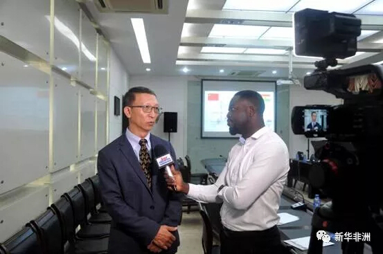 　　中国国际进口博览会媒体推介会在加纳举行  　　25日，中国驻加纳使馆经商参处举办中国国际进口博览会媒体推介会。加纳贸易与工业部副部长卡洛斯·阿亨科拉、加纳驻华大使爱德华·博阿滕、出口促进局局长吉芙提·克莱纳姆、中国驻加纳使馆经商参赞柴之京等出席推介会并发表讲话，加纳外交部、工商会、可可局等单位派代表参加。  　　    　　中国驻加纳使馆经商参赞柴之京致辞。  　　中国驻加纳使馆经商参赞柴之京首先详细介绍了博览会总体情况，强调举办中国国际进口博览会是中国政府坚定支持贸易自由化和经济全球化、主动向世界开放市场的重大举措，也为世界各国展示国家发展成就、开展国际贸易搭建了开放型国际合作平台。  　　柴之京说，目前中加贸易存在一定不平衡现象，希望加纳企业利用中国国际进口博览会这一开拓中国市场、拓展国际发展的平台，深耕中国13亿人口的大市场，逐步扩大对华出口，进一步平衡双边贸易。  　　    　　加纳贸工部副部长卡洛斯•阿亨科拉(右二)致辞。  　　加纳贸易与工业部副部长卡洛斯·阿亨科拉高度评价中国举办进口博览会这一重大举措，指出加纳应积极利用博览会宣传加纳特色产品与区位优势，开发中国市场，吸引中国投资，增强加纳制造业产品的国际竞争力，推进加“一县一厂”战略实施。同时鼓励加纳企业抓住机遇，让可可等特色产品走近中国消费者，开发中国市场，增加出口。  　　    　　加纳驻华大使爱德华•博阿滕(右三)致辞。  　　加纳驻华大使爱德华·博阿滕指出中国是加纳的重要贸易伙伴和进口来源地，加纳政府重视与中国开展双边贸易，中国经济发展迅速、市场容量逐步扩大，推动加纳产品对华出口对于优化两国贸易结构、促进加纳经济的可持续发展具有重大意义。他认为，中国进口博览会是一个展示加纳和加纳产品的重要平台，借助这个平台加纳不仅可以把优质产品出口到中国，也可以出口到全世界。他表示，加纳驻华使馆将配合做好相关工作。  　　出口促进局局长吉芙提·克莱纳姆强调了中国国际进口博览会对加纳政府及企业的积极意义，表示出口促进局将积极组织加纳出口企业参展，并希望借此进一步深化中加经贸关系。  　　    　　中国驻加纳使馆经商参赞柴之京接受加纳媒体采访。  　　会后，柴之京与阿亨科拉回答了媒体提问并分别接受媒体采访，详细介绍了博览会展位价格、会展中心概况、加纳企业可享受的各项优惠措施以及加方目前参展筹备情况。(图/文：中国驻加纳使馆经商参处提供)  　　纳米比亚企业界希望参加首届中国国际进口博览会  　　29日，首届中国国际进口博览会纳米比亚推介会暨参展签约仪式在纳首都温得和克举办。来自中国驻纳米比亚大使馆、纳贸工部、纳农林水利部、行业协会、企业的代表参加了推介会及参展签约仪式。  　　    　　29日驻纳大使张益明在首届中国国际进口博览会纳米比亚推介会暨参展签约仪式上致辞。  　　中国驻纳米比亚大使张益明在致辞中说，2018年是中纳关系发展的重要一年，中国将举办中非合作论坛和首届中国国际进口博览会，这为两国高层加深互动提供了契机，将进一步促进中纳两国加强全方位务实合作。  　　张益明说，首先，中国举办国际进口博览会是中国主动向世界开放市场的一个重大宣示，旨在推动全球贸易自由化合便利化，搭建全球经济开放合作平台，构建人类命运共同体。其次，中国连续8年是非洲的最大贸易伙伴，近年来中纳两国贸易依存度也不断提升，中国已成为纳米比亚第五大贸易进口国，中国市场广阔，消费者对高品质产品的需求大，纳米比亚旅游服务、牛肉、生蚝、珠宝等特色产品具有很好的品质和竞争力，博览会将为中纳合作搭建新平台。第三，纳米比亚在撒哈拉以南非洲地区中属于经济基础较好、法律制度健全和社会治安良好的国家，矿产、渔业、旅游、畜牧资源十分丰富，纳米比亚企业参加中国国际进口博览会，是一次打开产品市场、扩大地区影响力、参与融入全球化进程的良机。  　　纳米比亚贸工部常秘加布里埃尔·希尼波在推介会上表示，中国是纳米比亚重要的贸易伙伴，通过参加博览会，纳米比亚产品将获得更大影响力和更好声誉。  　　希尼波说，虽然其他国家正在制造贸易壁垒，并且难以进入市场，但中国已积极向全世界开放市场，并将机会扩大到纳米比亚企业界。中国国际进口博览会可以成为纳米比亚企业展示和推销产品的平台，在这个过程中也会得到有关如何改进产品的反馈意见，这将有助于纳企业进行产品增值。  　　纳贸工部希望纳米比亚企业抓住此次契机扩大出口，大力发展制造业，提升产品附加值，表示将积极组织纳米比亚政府官员、企业、商会和学者参加博览会，助力纳企业进入中国市场和国际市场。  　　    　　29日首届中国国际进口博览会纳米比亚推介会暨参展签约仪式上，纳企业代表与我驻纳使馆经商参赞刘华博(右)签订参展意向书。  　　在随后举行的签约仪式上，确认参展的企业签署并向我驻纳使馆经商参赞刘华博递交了参展意向书，产业领域涉及生蚝、皮革制品、珠宝、旅游服务等多个特色产业领域。  　　推介会上，经商处就国际进口博览会有关具体情况进行了详细介绍，为参会来宾就展品范围、展位价格、展会服务、检验检疫以及各项优惠措施等事宜进行答疑解惑，同时也听取了纳企业提出的各方面需求。  　　文章来自：新华非洲